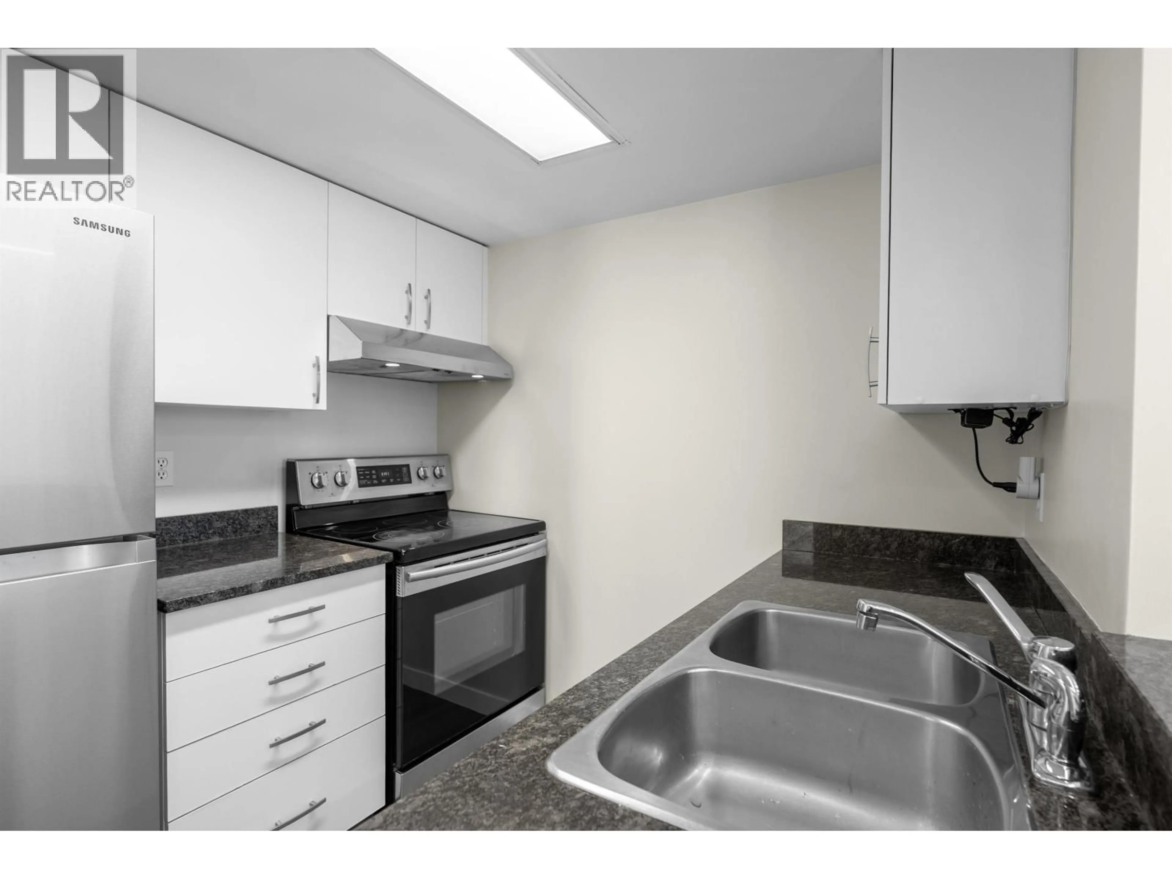 Standard kitchen, unknown for 607 - 55 TENTH STREET, New Westminster British Columbia V3M6R5