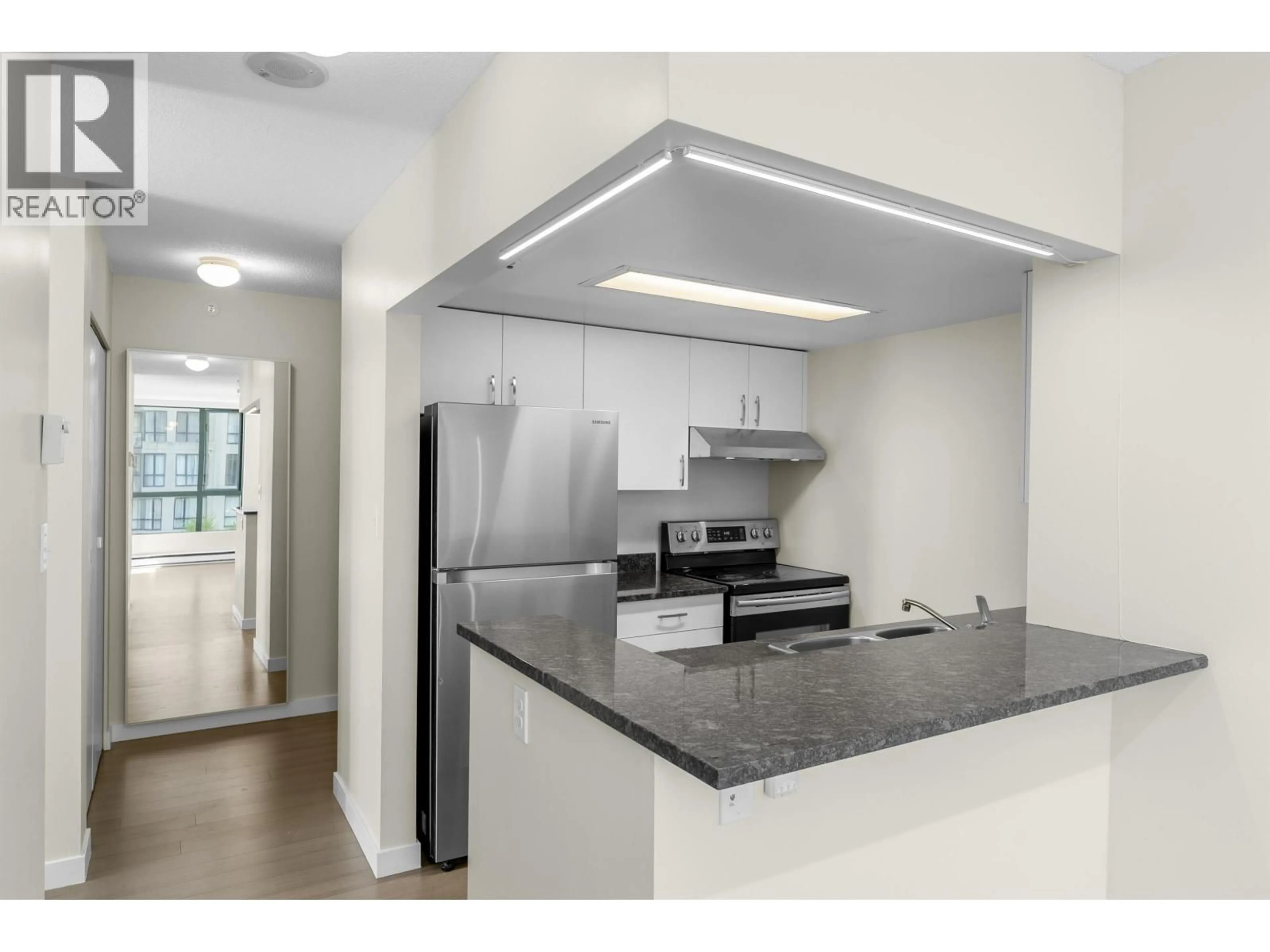 Standard kitchen, unknown for 607 - 55 TENTH STREET, New Westminster British Columbia V3M6R5