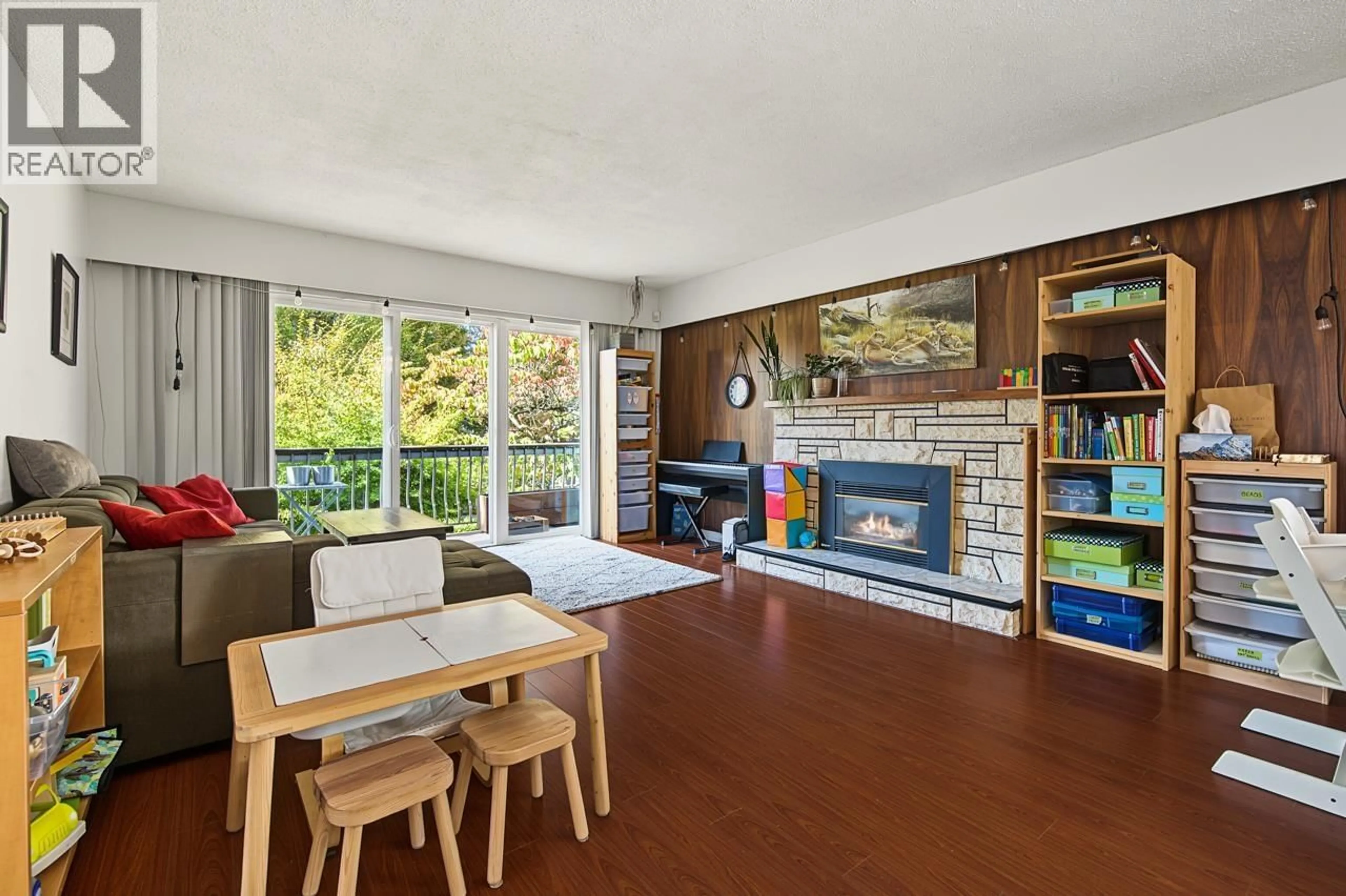Living room with furniture, wood/laminate floor for 5970 JOYCE STREET, Vancouver British Columbia V5R4J2