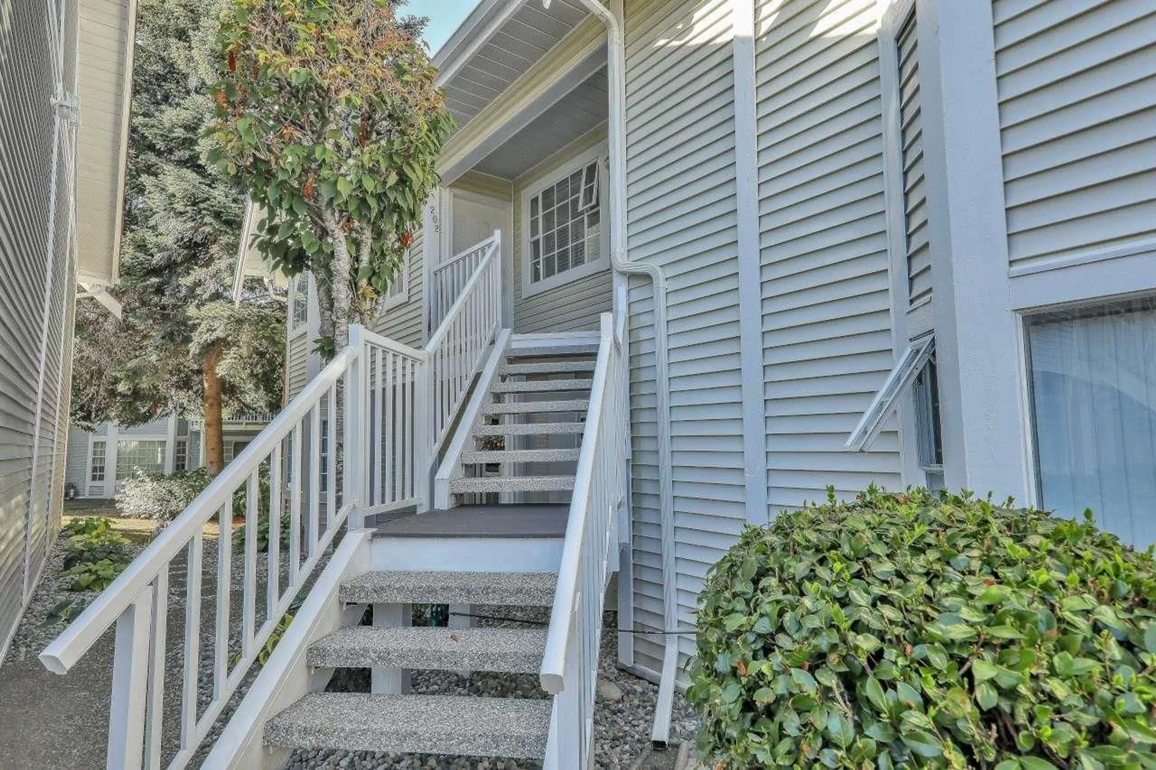 Unknown for 202 - 9109 154 STREET, Surrey British Columbia V3R9G8