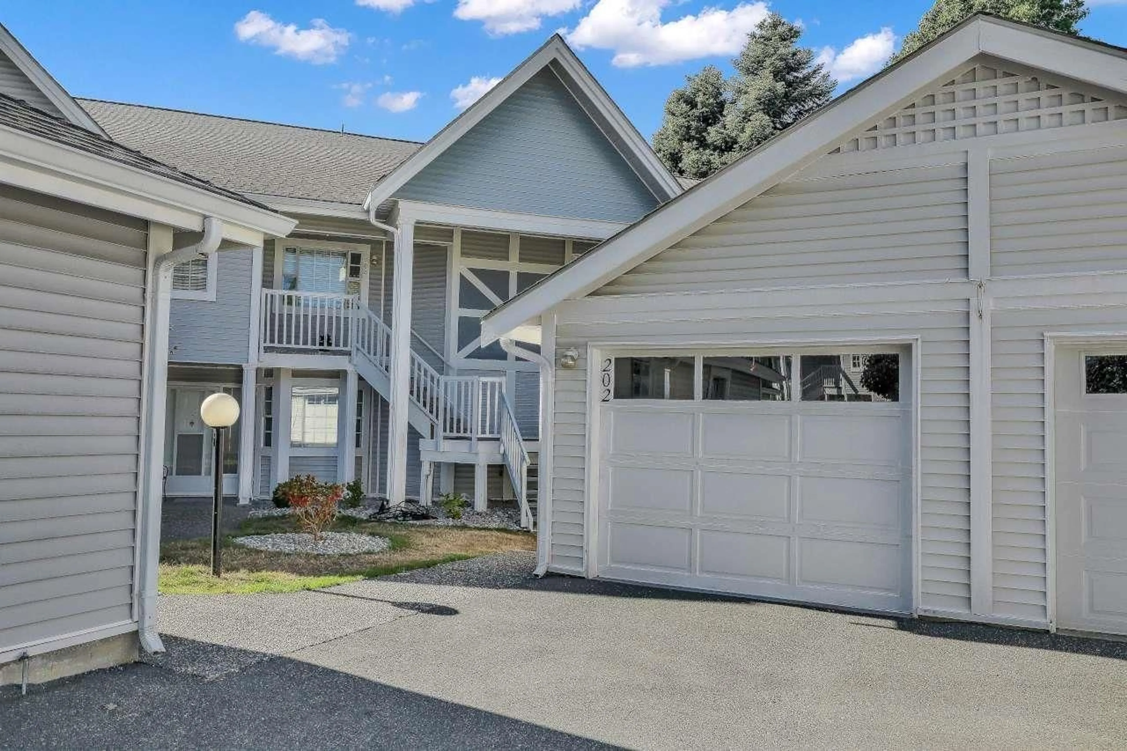 Home with vinyl exterior material, water/lake/river/ocean view for 202 - 9109 154 STREET, Surrey British Columbia V3R9G8