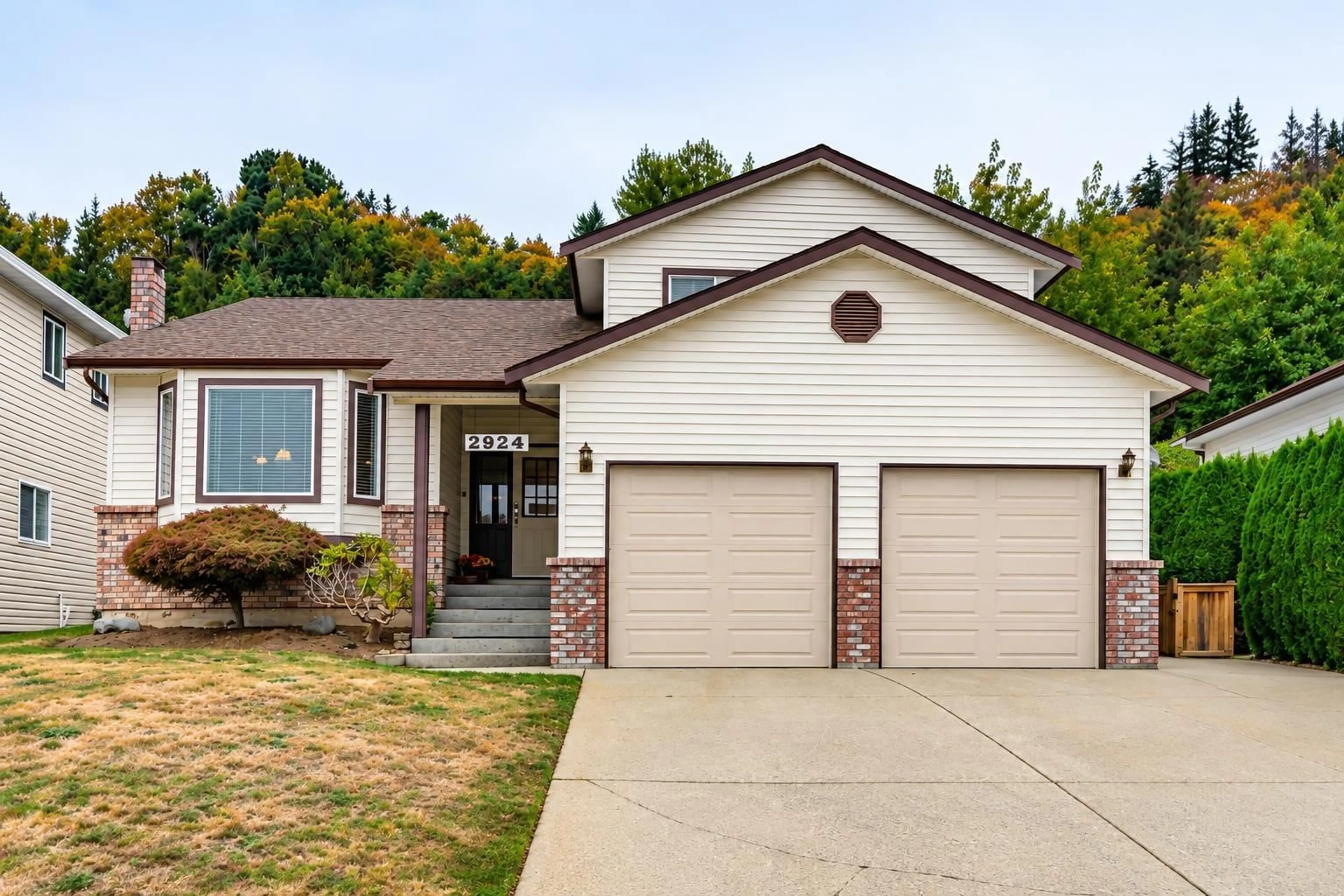 Home with vinyl exterior material, street for 2924 GLENSHIEL DRIVE, Abbotsford British Columbia V3G1G8