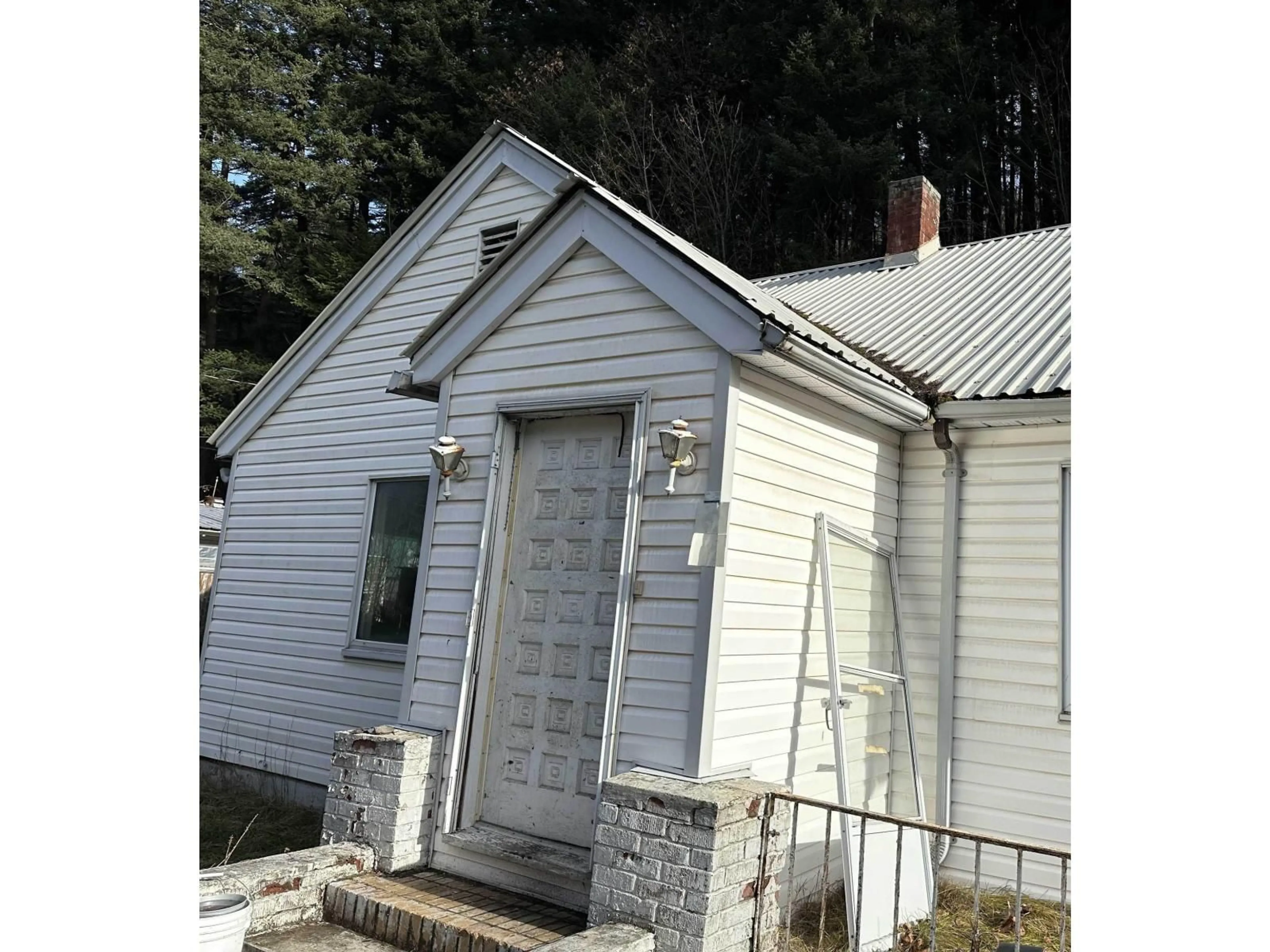 Shed for 48130 TRANS CANADA HIGHWAY, Boston Bar / Lytton British Columbia V0K1C0