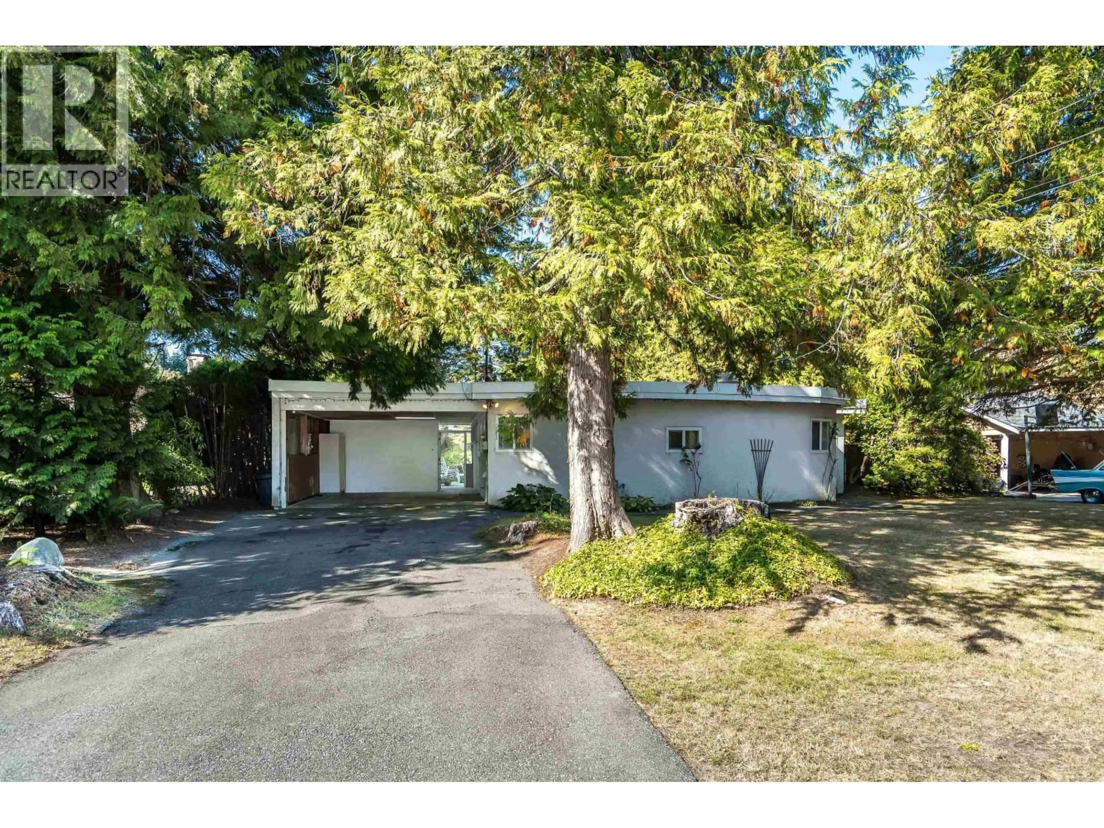A pic from outside/outdoor area/front of a property/back of a property/a pic from drone, street for 955 50B STREET, Delta British Columbia V4M2V8