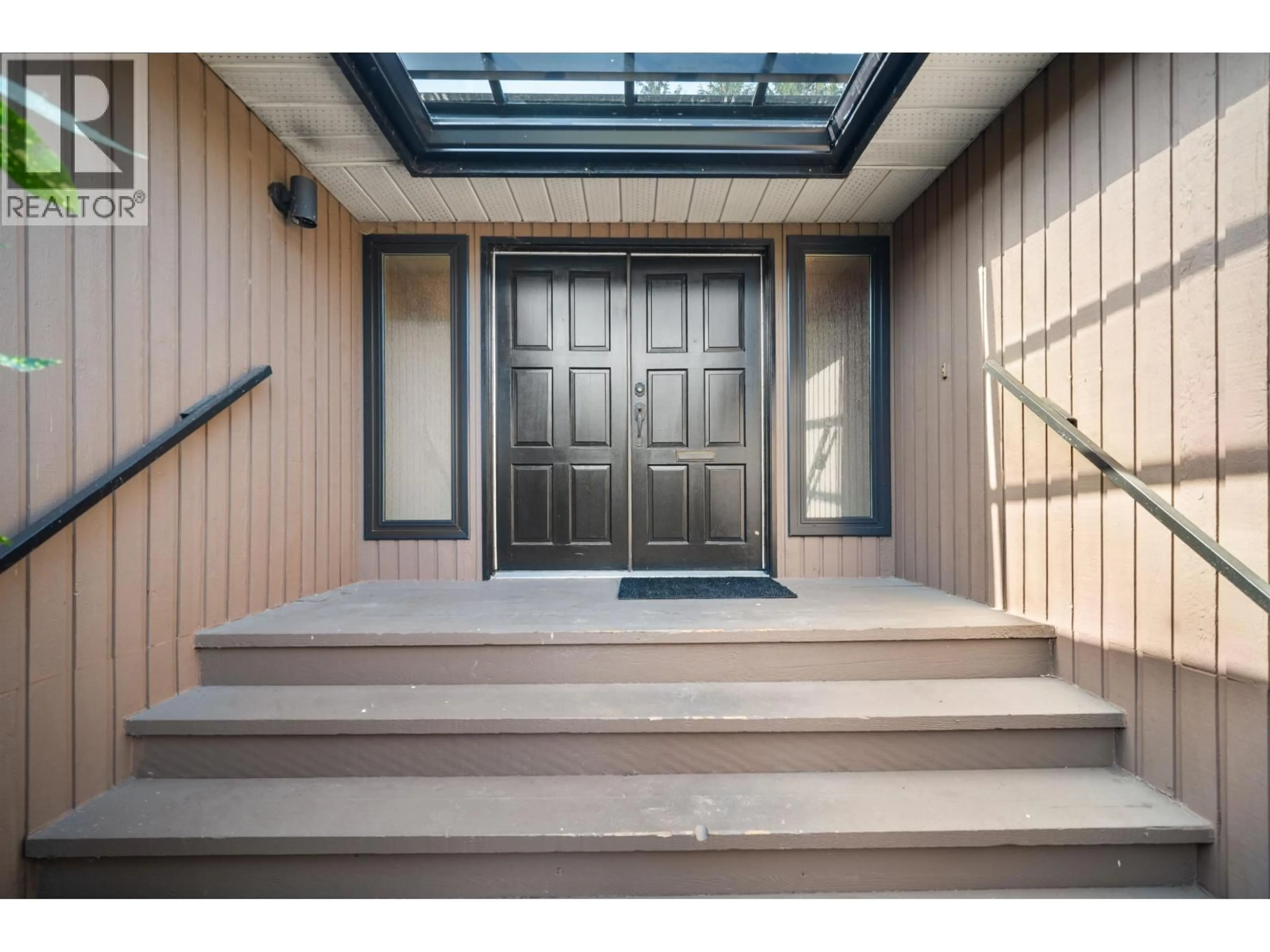 Indoor entryway for 1172 EAGLERIDGE DRIVE, Coquitlam British Columbia V3E1C2
