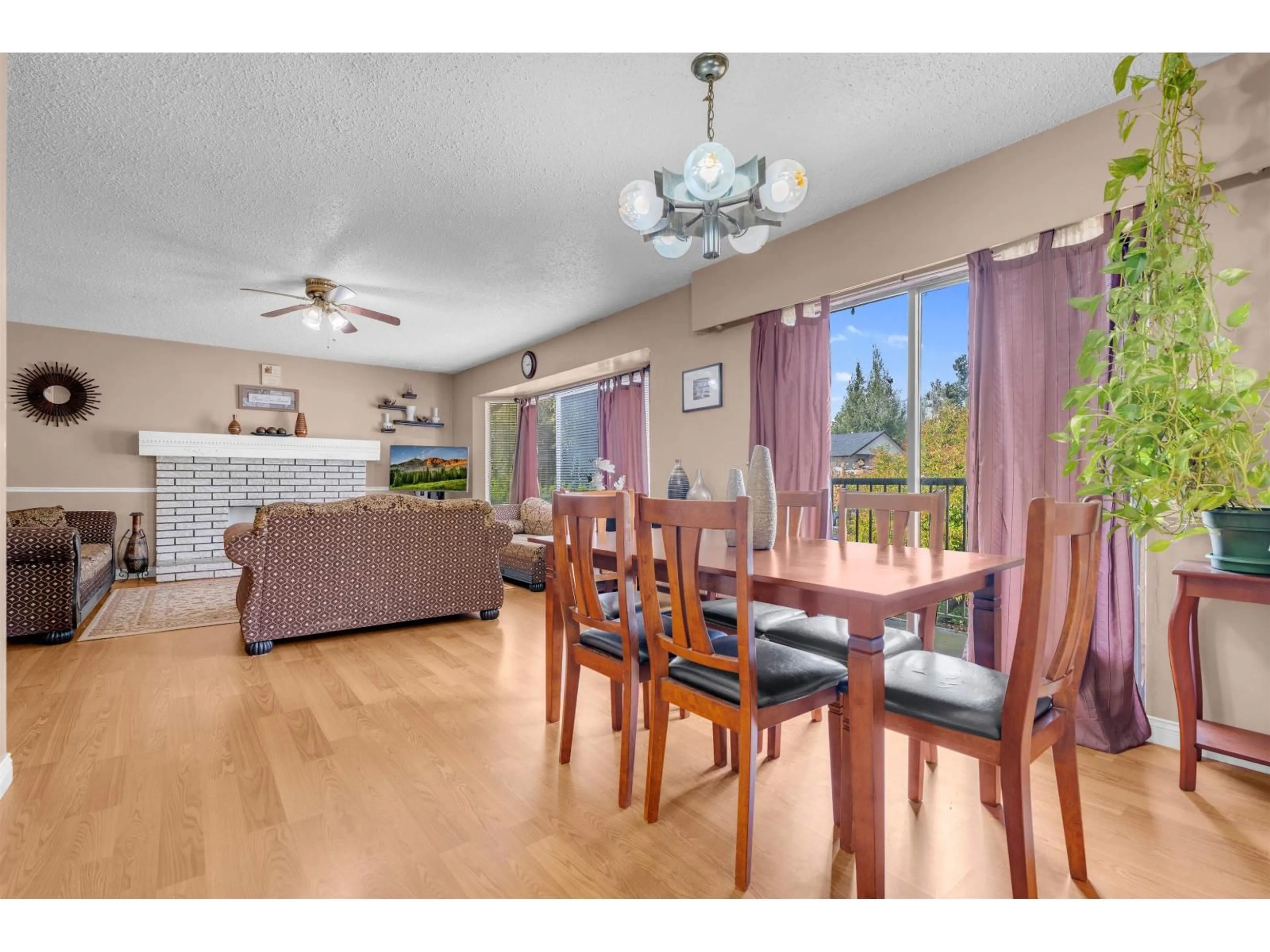 Dining room, unknown for 14110 72A AVENUE, Surrey British Columbia V3W7M7