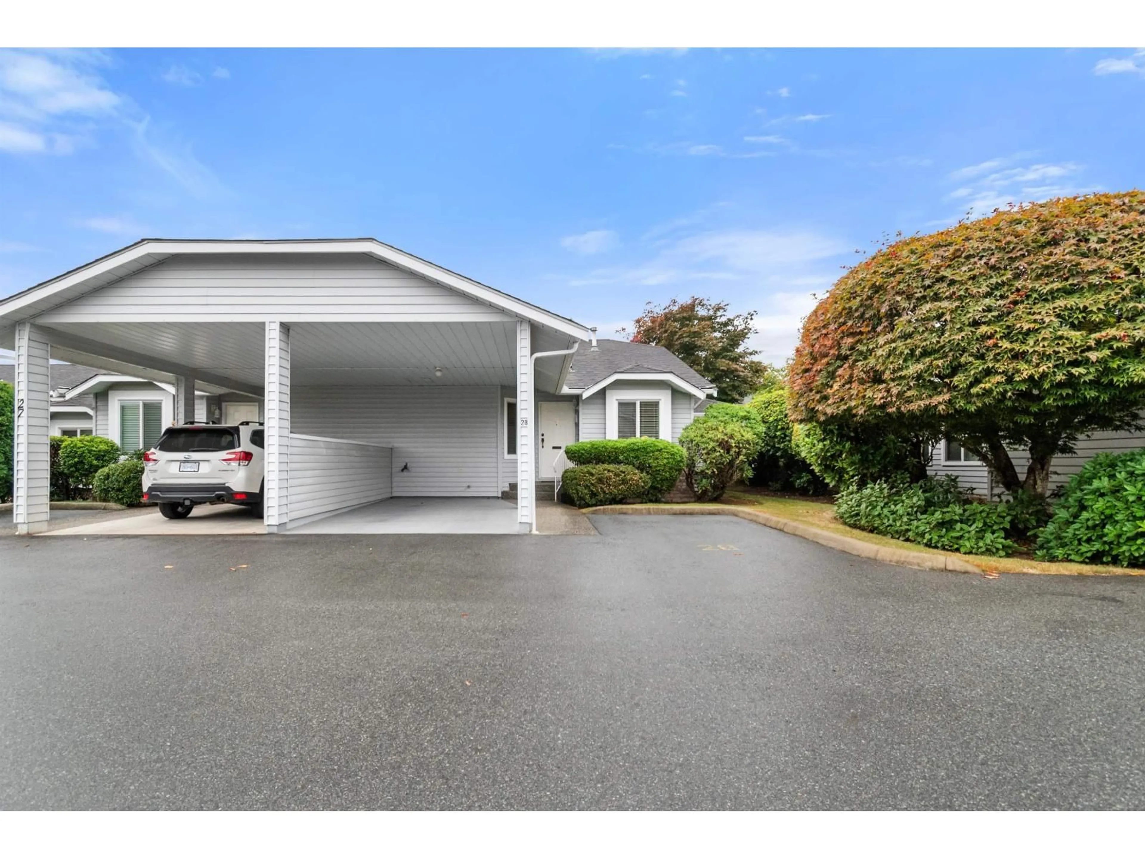 Indoor garage for 28 - 2989 TRAFALGAR STREET, Abbotsford British Columbia V2S7X9