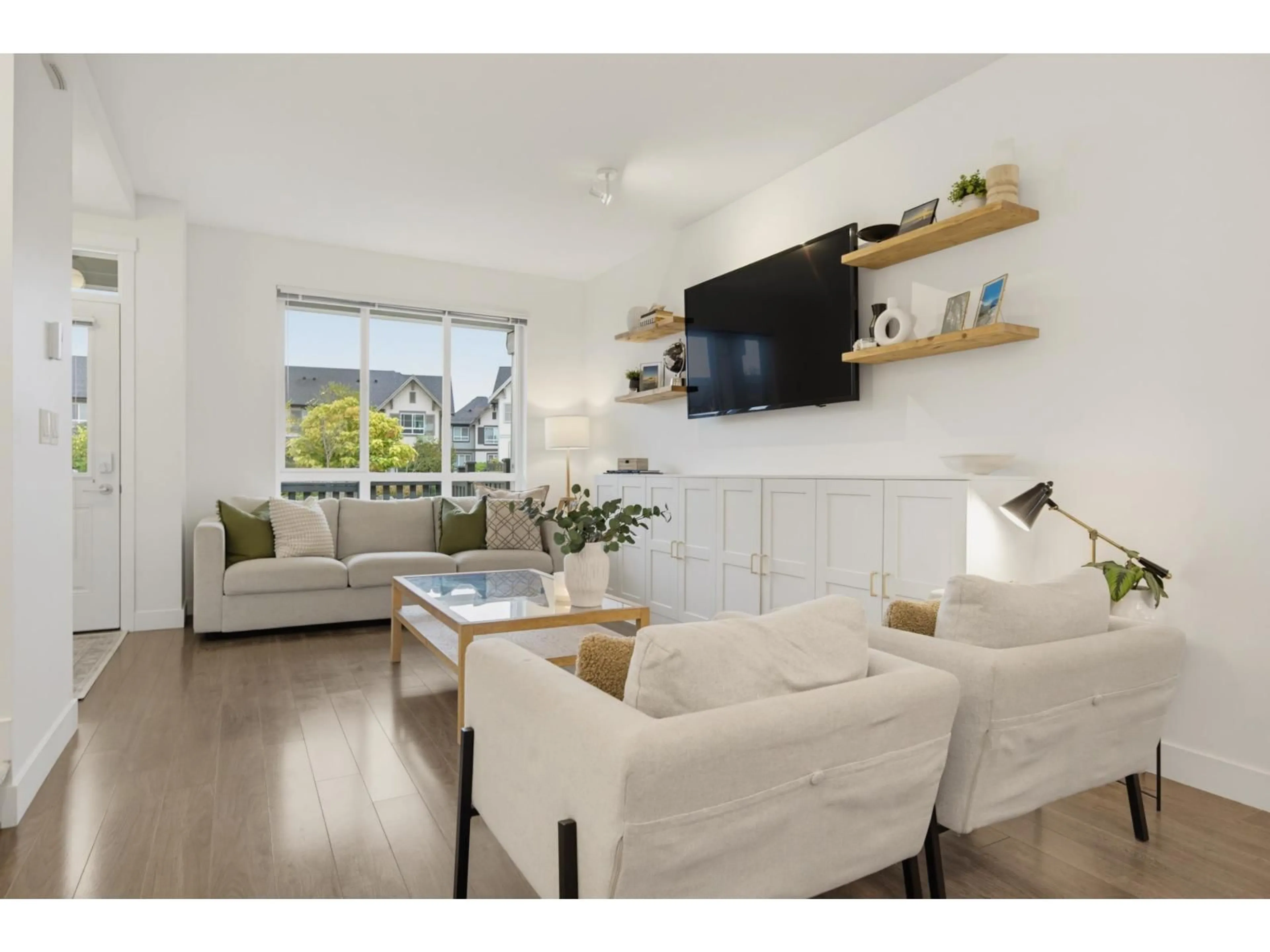 Living room with furniture, wood/laminate floor for 140 - 30930 WESTRIDGE PLACE, Abbotsford British Columbia V2T0H6