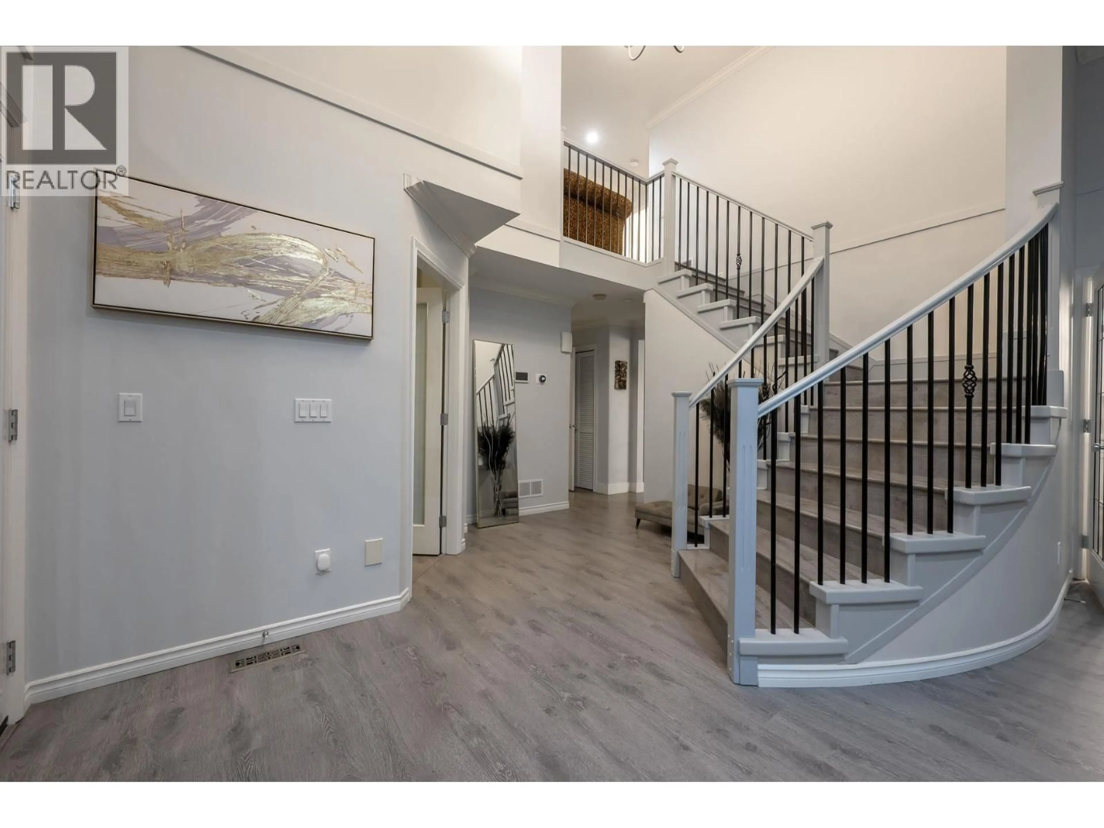 Indoor entryway for 23710 110 AVENUE, Maple Ridge British Columbia V2W1Z8