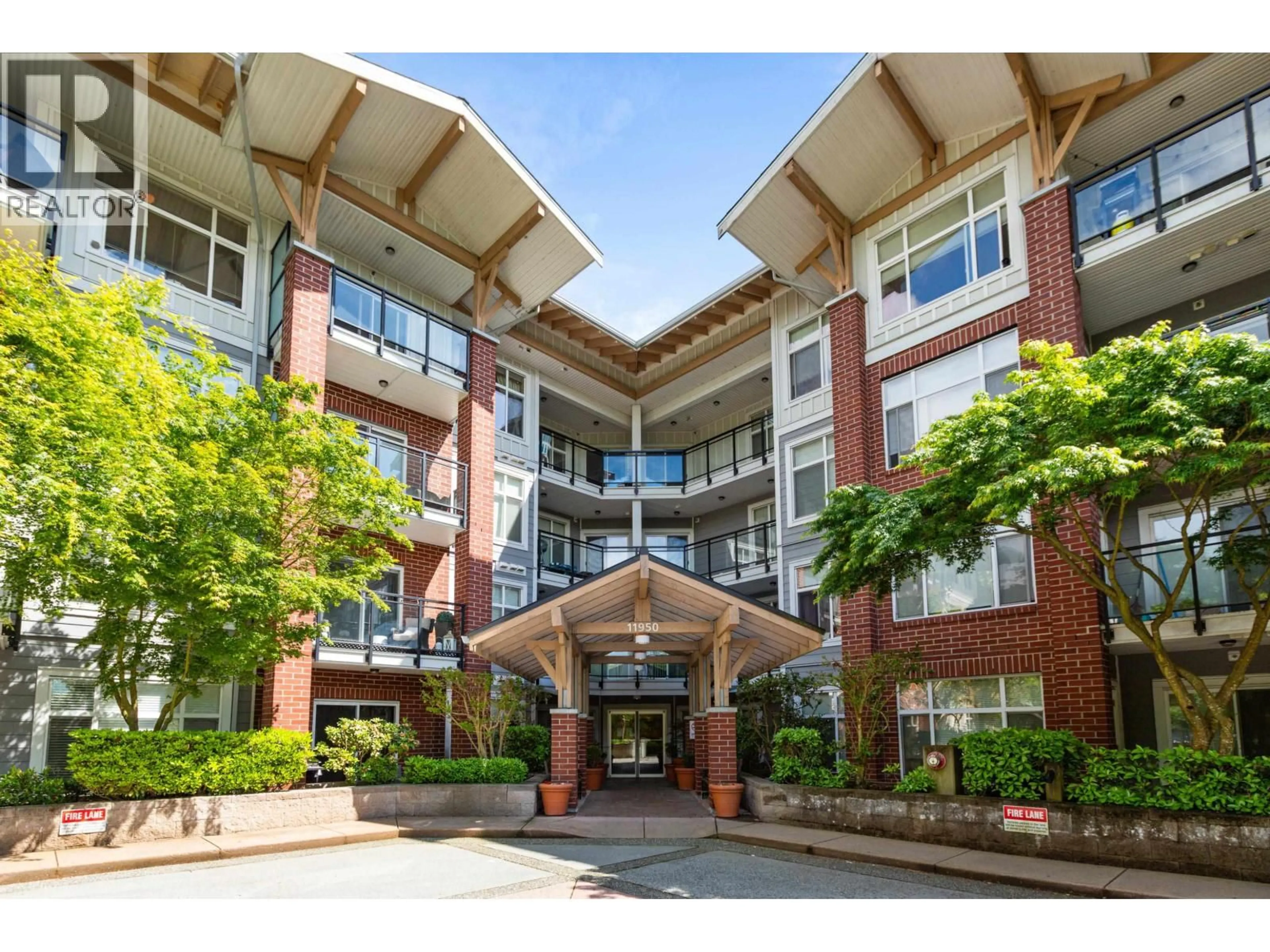 Indoor foyer for 217 - 11950 HARRIS ROAD, Pitt Meadows British Columbia V3Y0B7