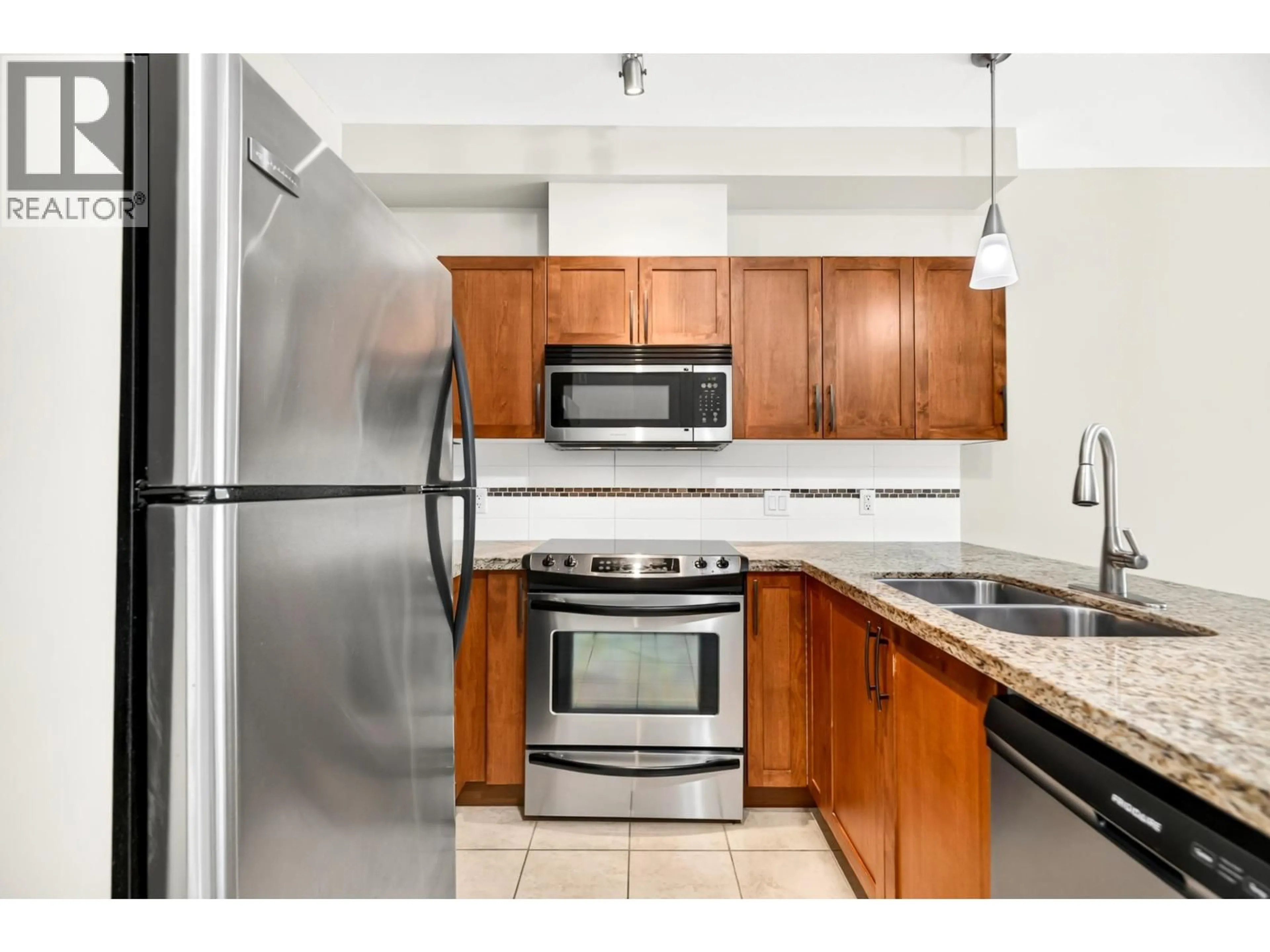 Standard kitchen, ceramic/tile floor for 217 - 11950 HARRIS ROAD, Pitt Meadows British Columbia V3Y0B7