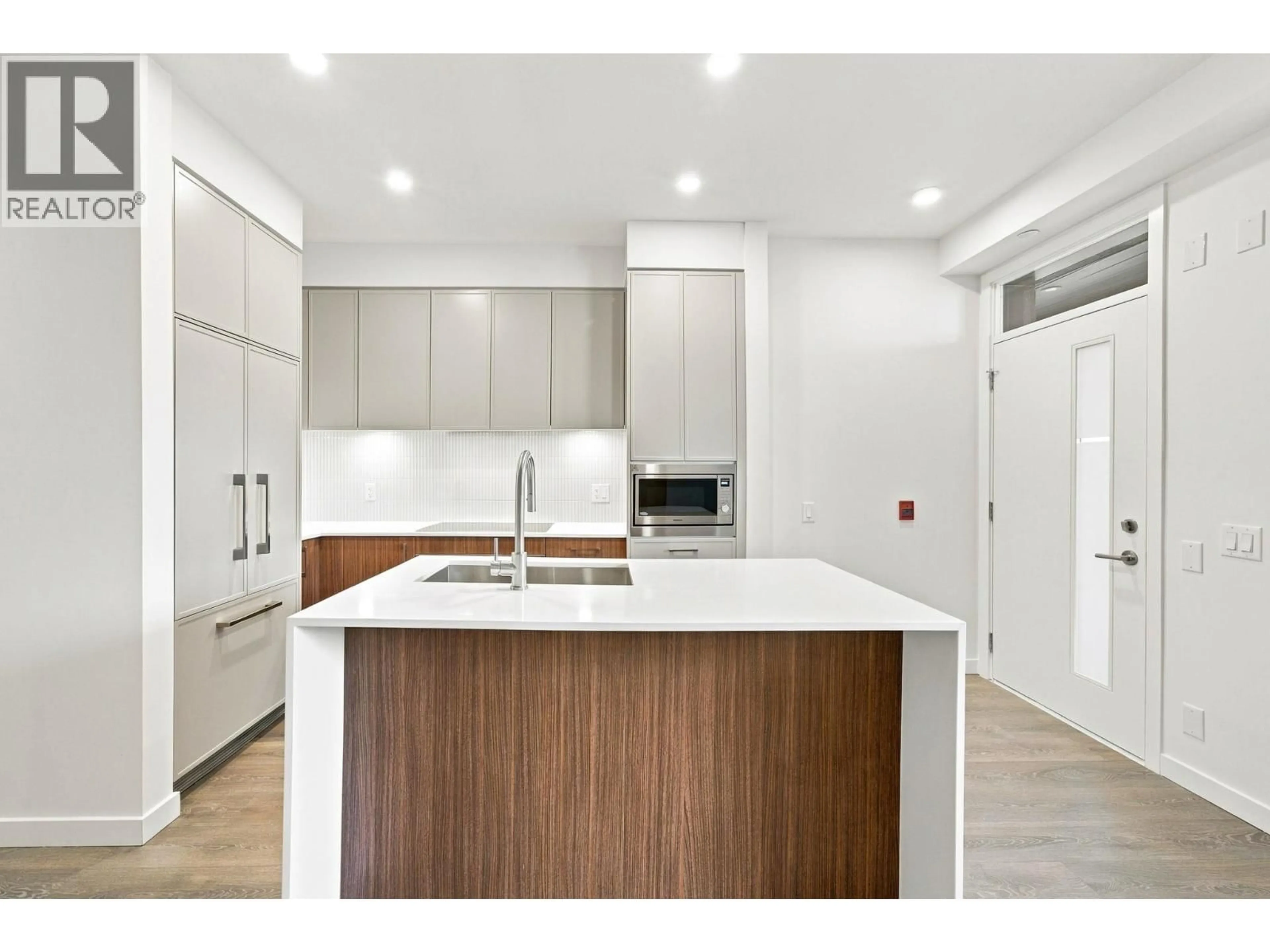 Open concept kitchen, wood/laminate floor for 102 - 956 LYTTON STREET, North Vancouver British Columbia V7H0C4