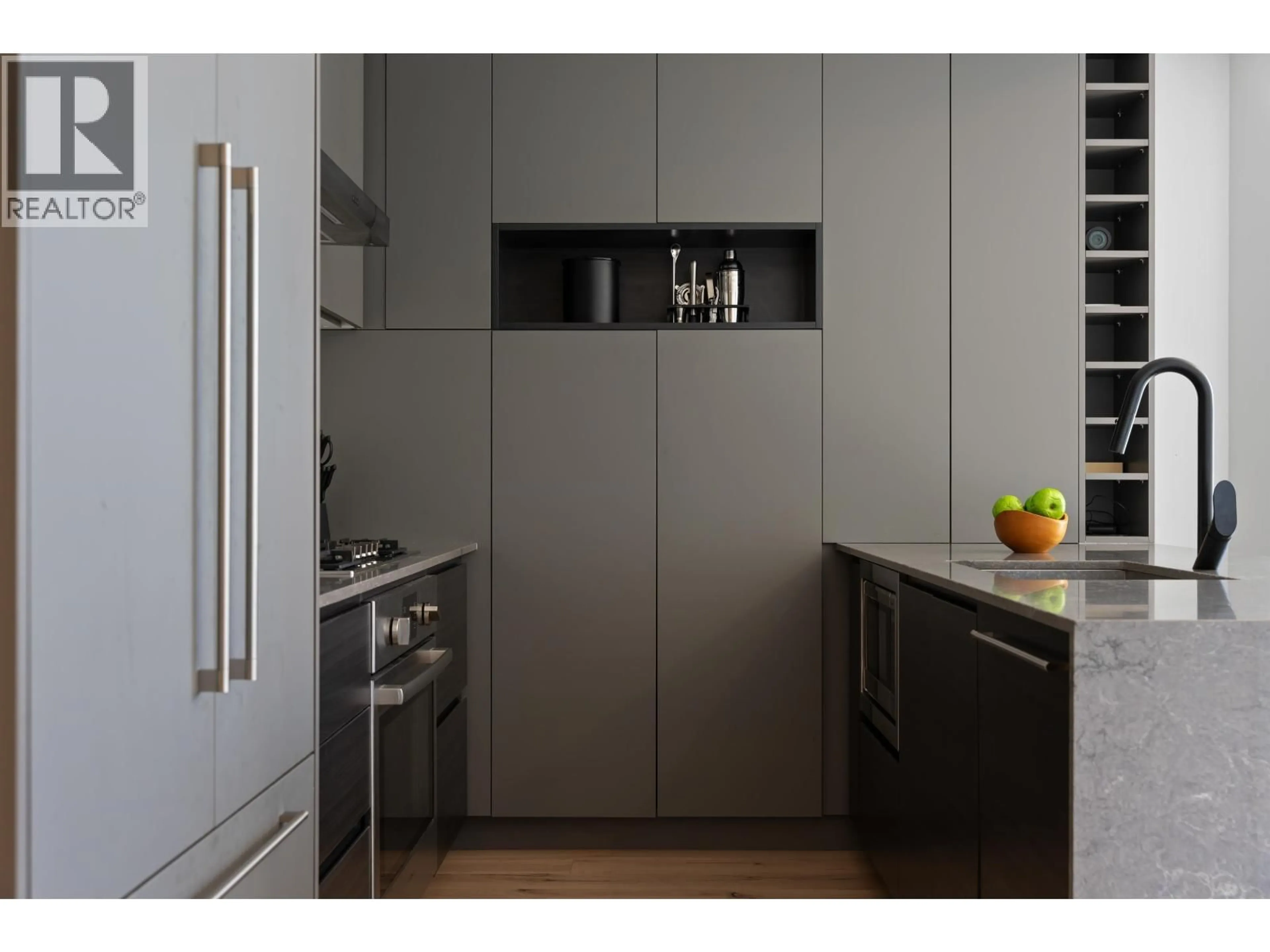 Contemporary kitchen, wood/laminate floor for 336 - 55 KLAHANIE DRIVE, Port Moody British Columbia V3H0M9