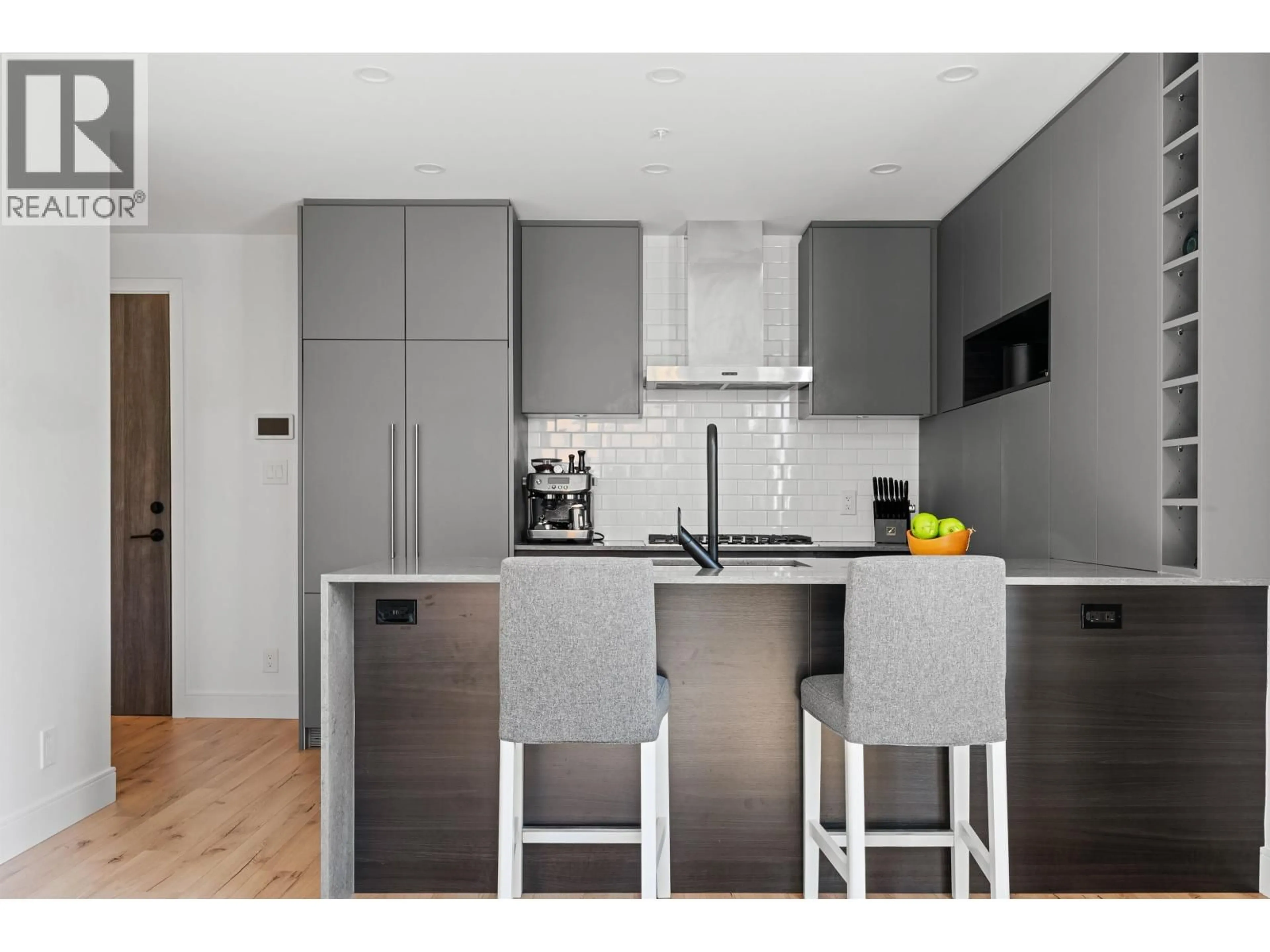 Contemporary kitchen, wood/laminate floor for 336 - 55 KLAHANIE DRIVE, Port Moody British Columbia V3H0M9
