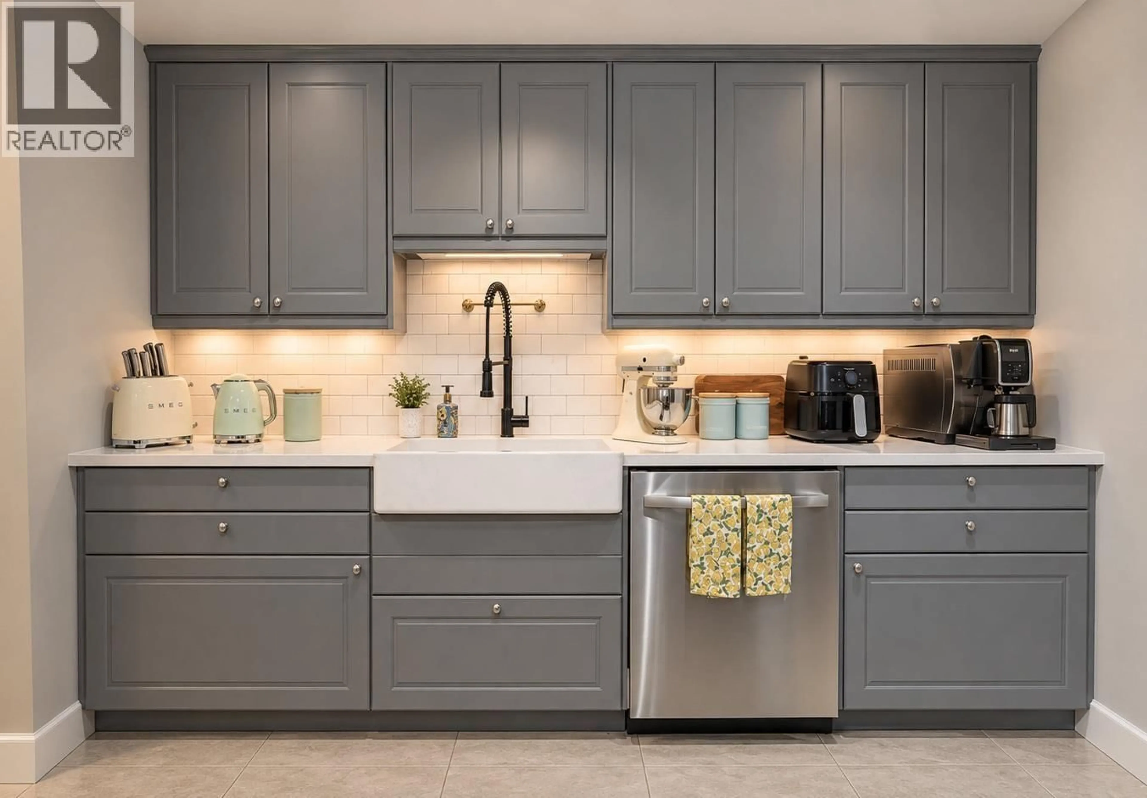Contemporary kitchen, ceramic/tile floor for 201 - 707 HAMILTON STREET, New Westminster British Columbia V3M2M7