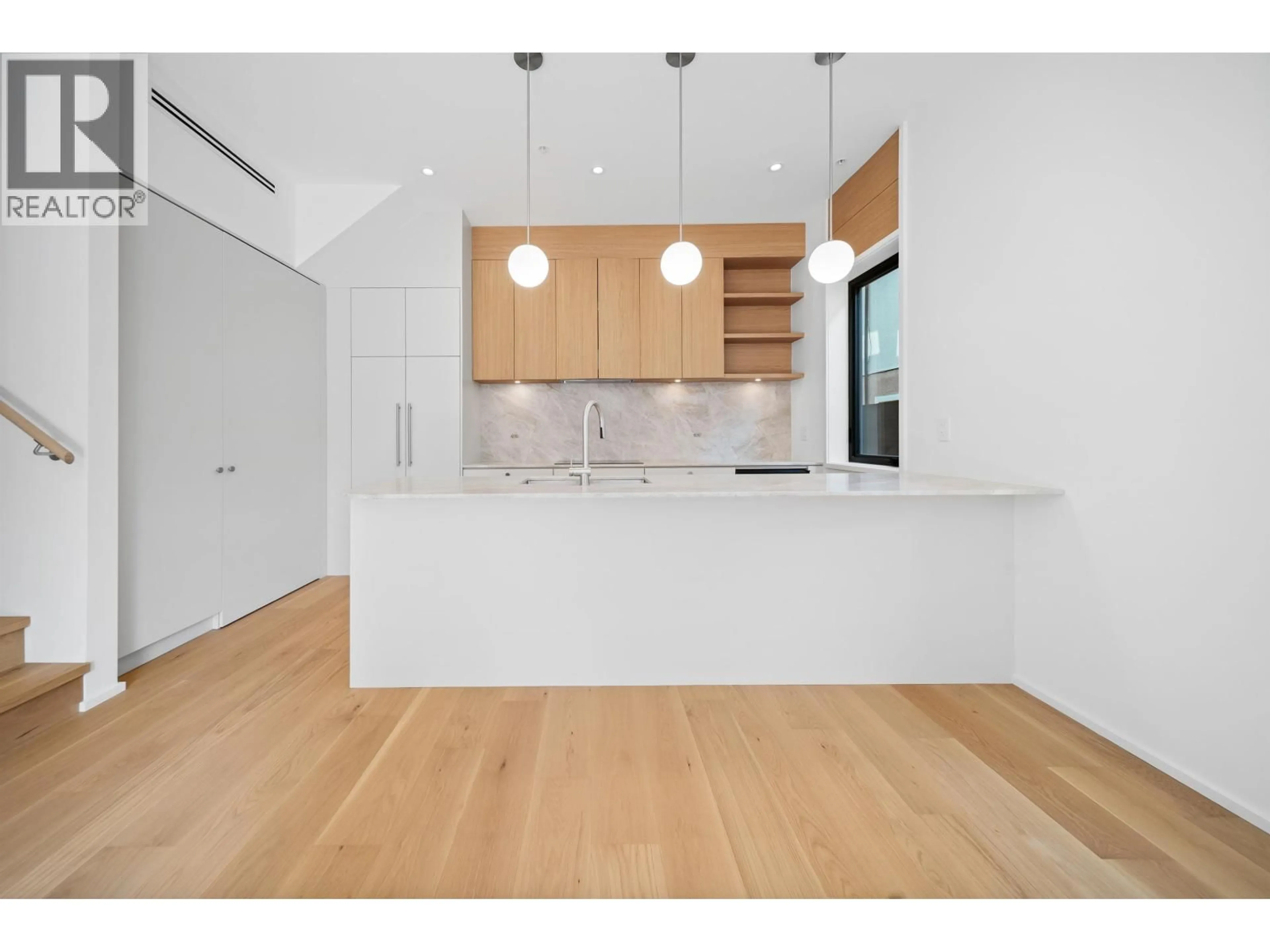 Open concept kitchen, wood/laminate floor for 3 - 164 38TH AVENUE, Vancouver British Columbia V5W1H1