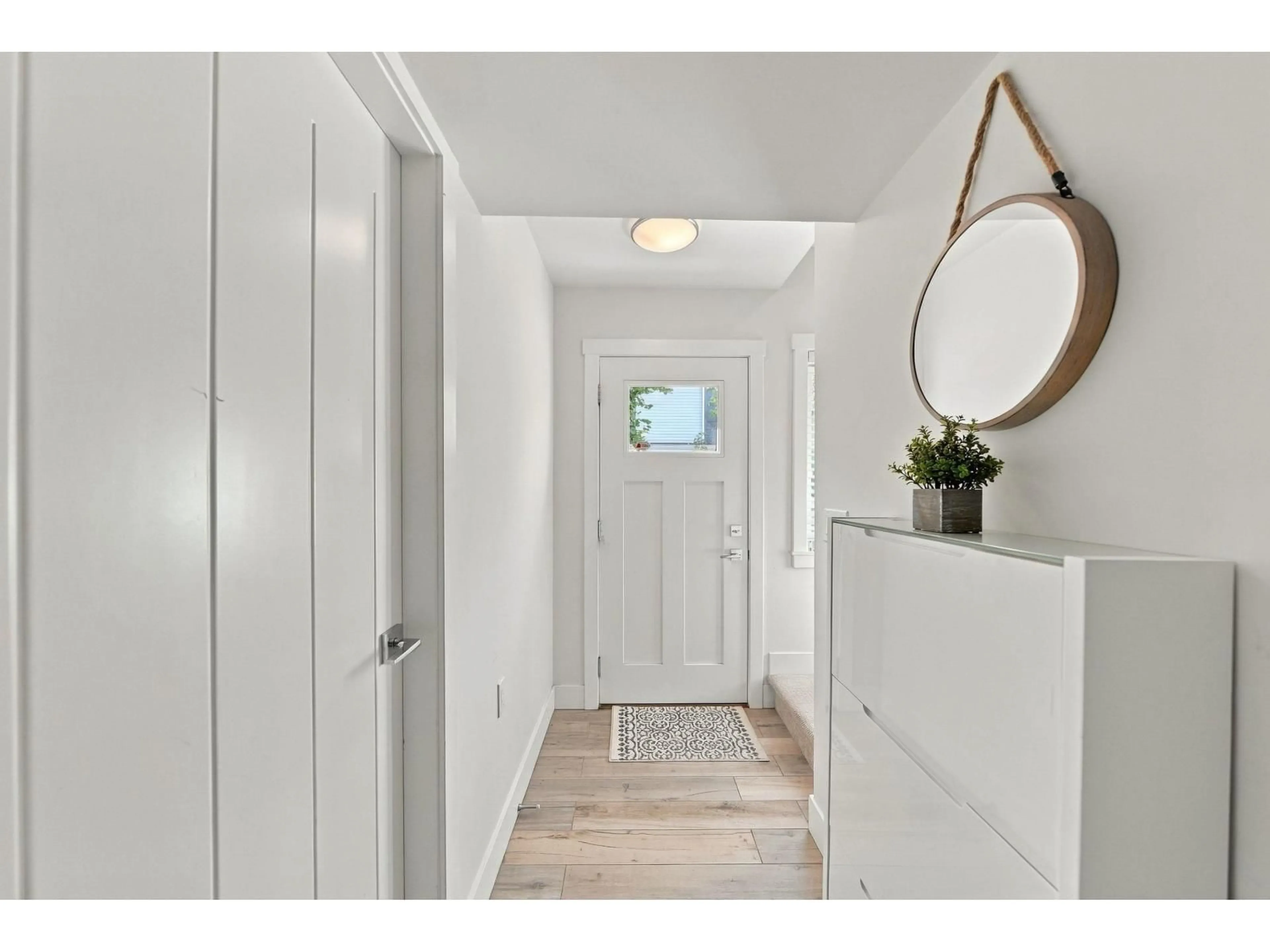 Indoor entryway for 202 - 2277 OAK MEADOWS DRIVE, Surrey British Columbia V3Z0W6