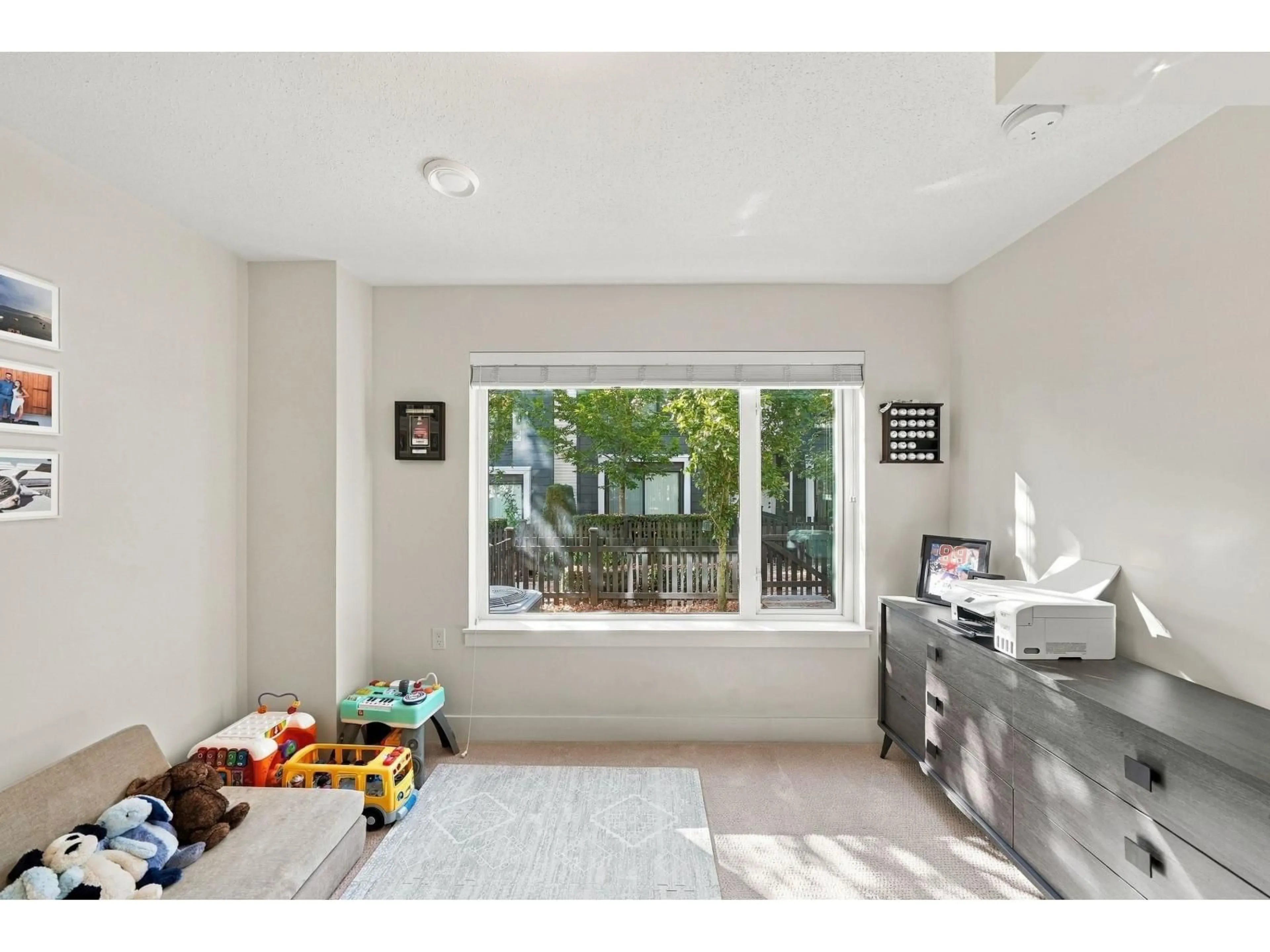 A pic of a room for 202 - 2277 OAK MEADOWS DRIVE, Surrey British Columbia V3Z0W6