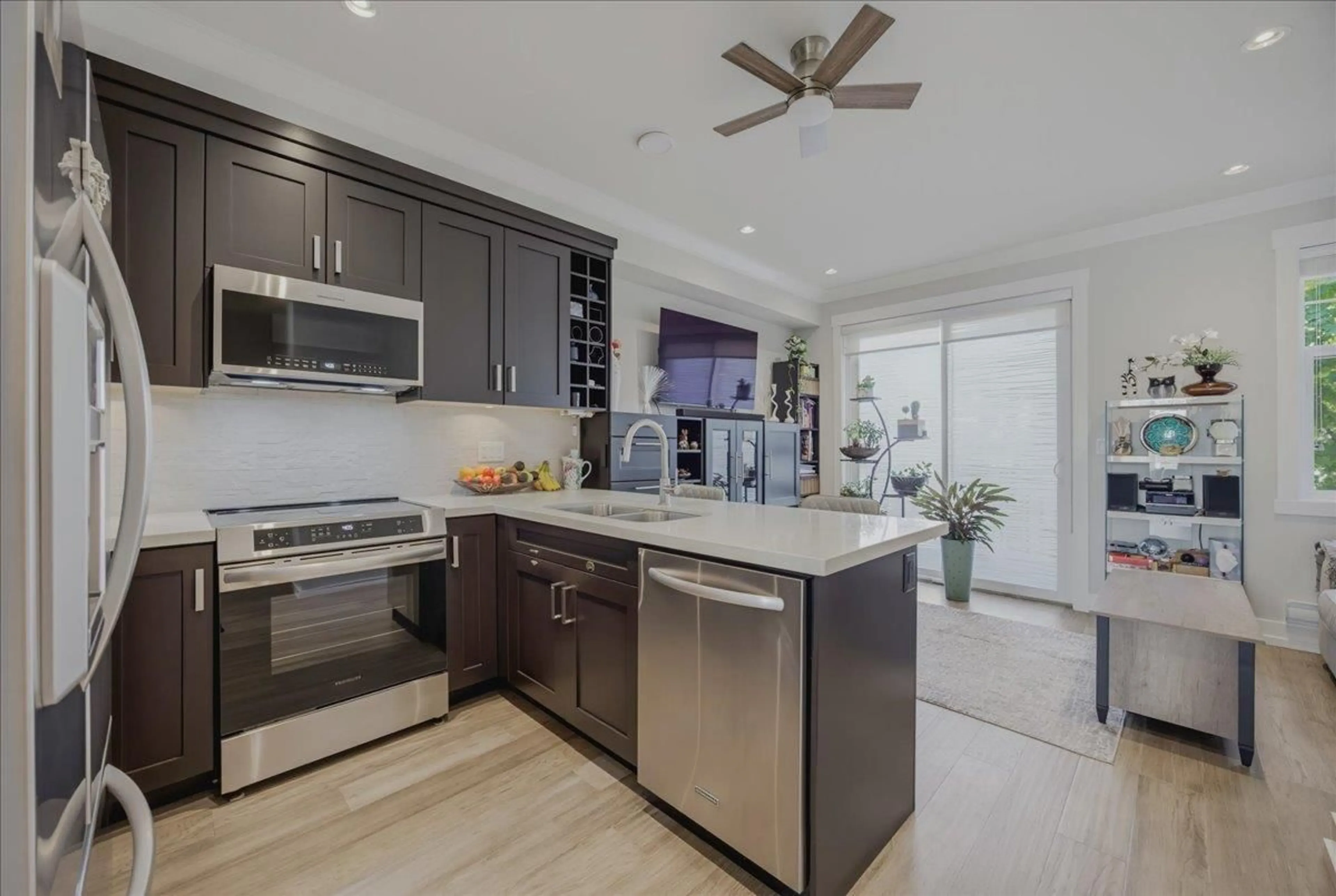 Open concept kitchen, ceramic/tile floor for 19 - 16458 23A AVENUE, Surrey British Columbia V3Z0L9