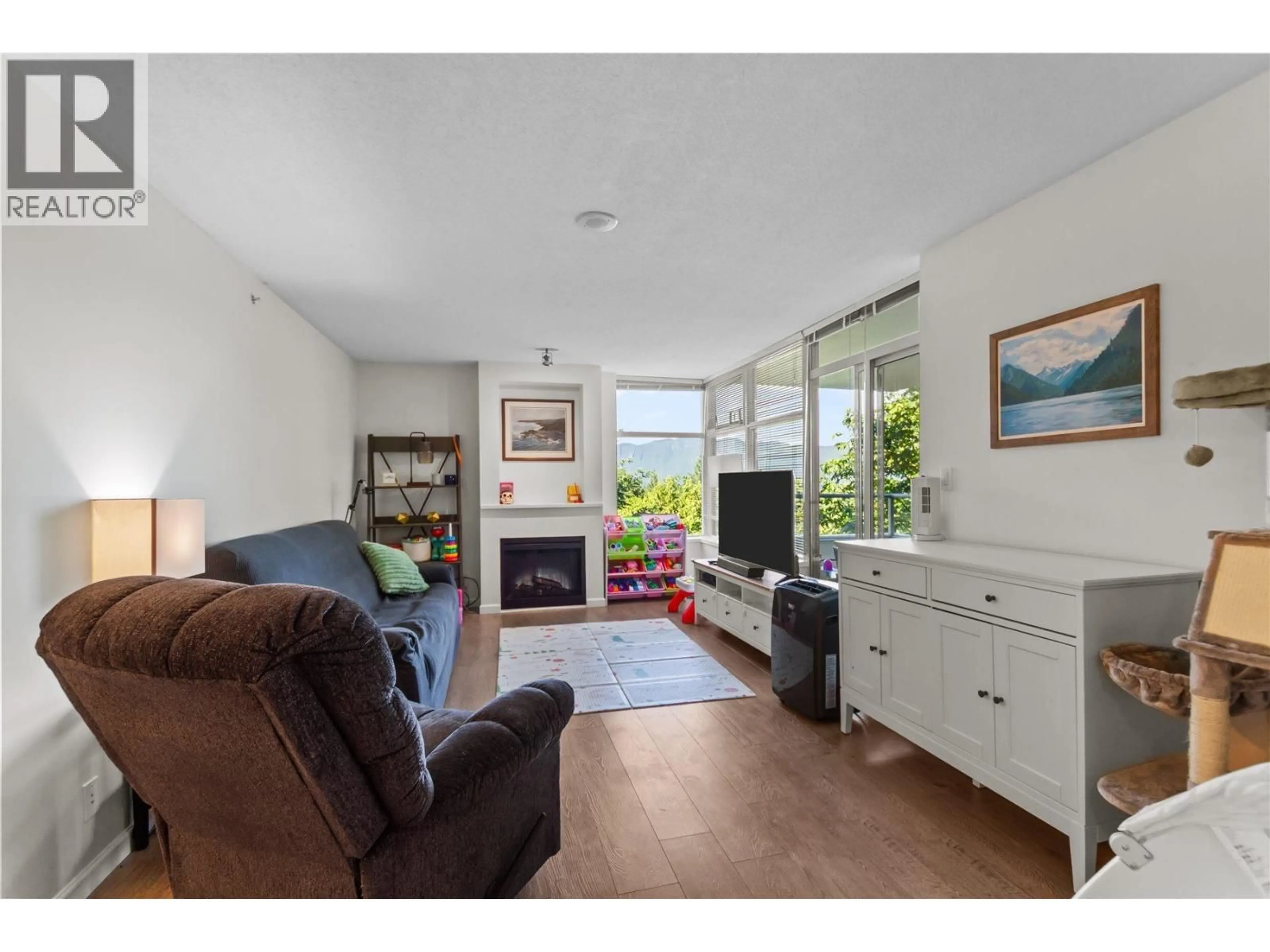 Living room with furniture, unknown for 307 - 9298 UNIVERSITY CRESCENT, Burnaby British Columbia V5A4X8