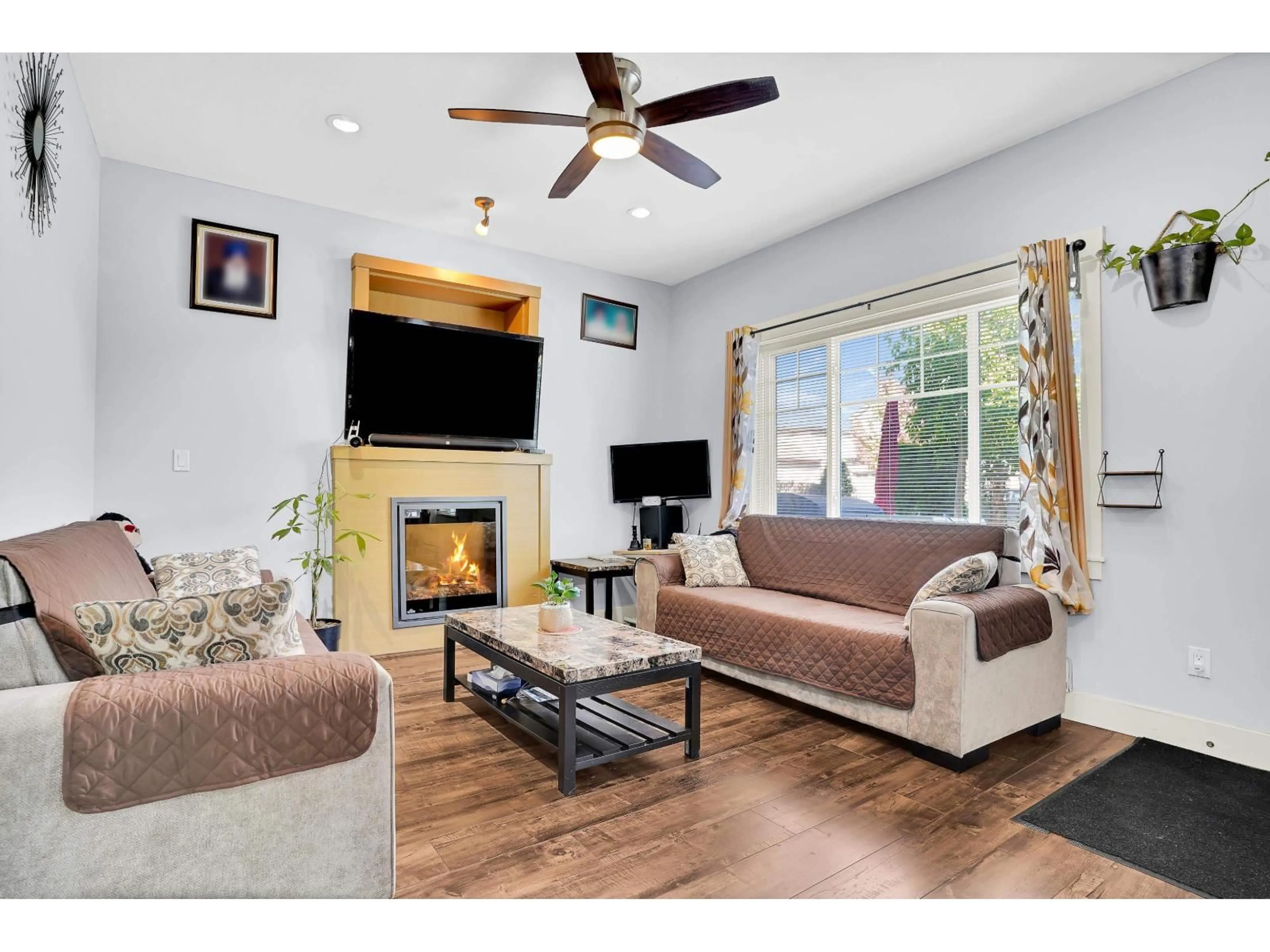 Living room with furniture, wood/laminate floor for 7 - 30748 CARDINAL AVENUE, Abbotsford British Columbia V2T0C1
