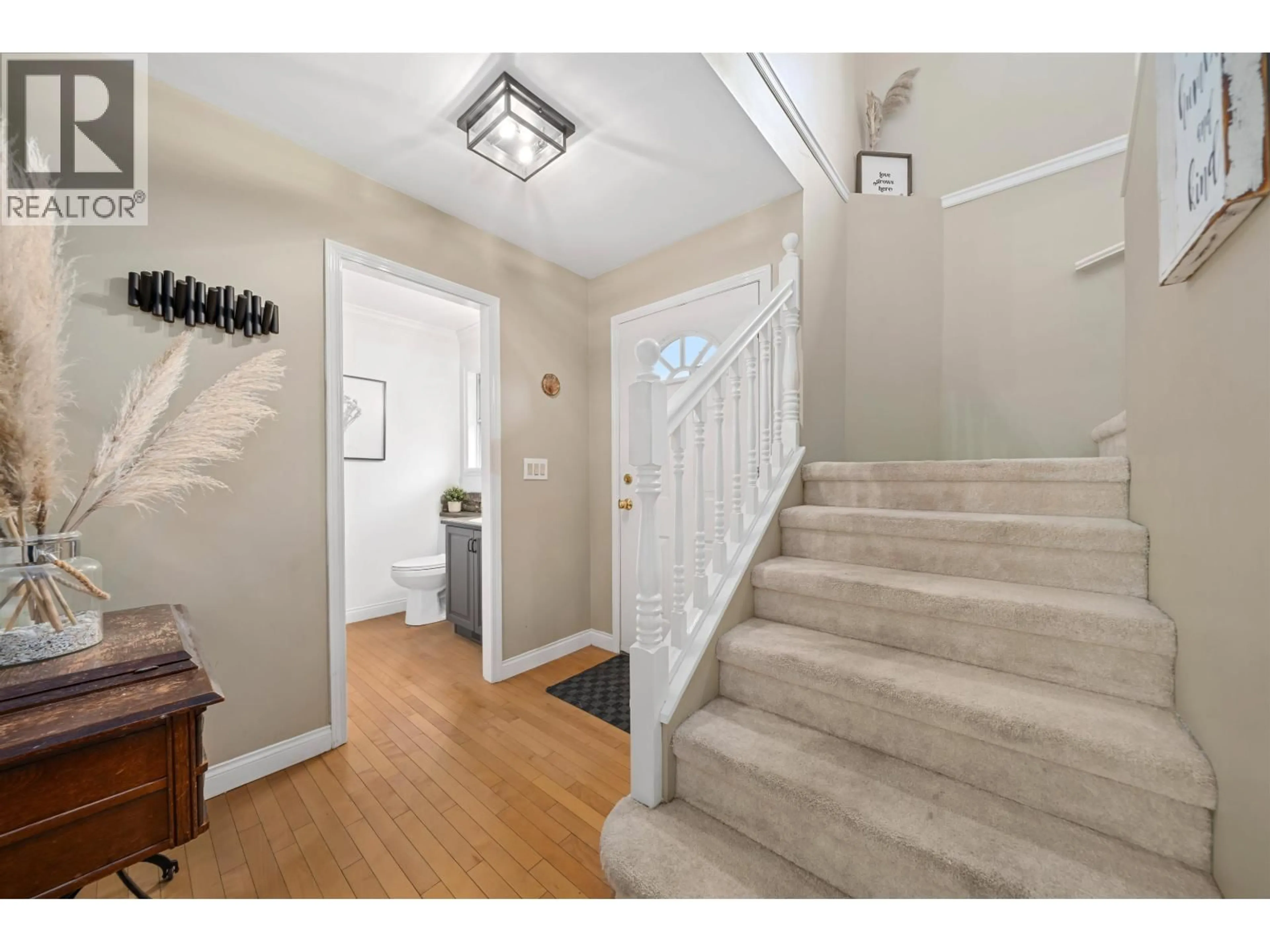 Indoor entryway for 175 - 1140 CASTLE CRESCENT, Port Coquitlam British Columbia V3C5R4