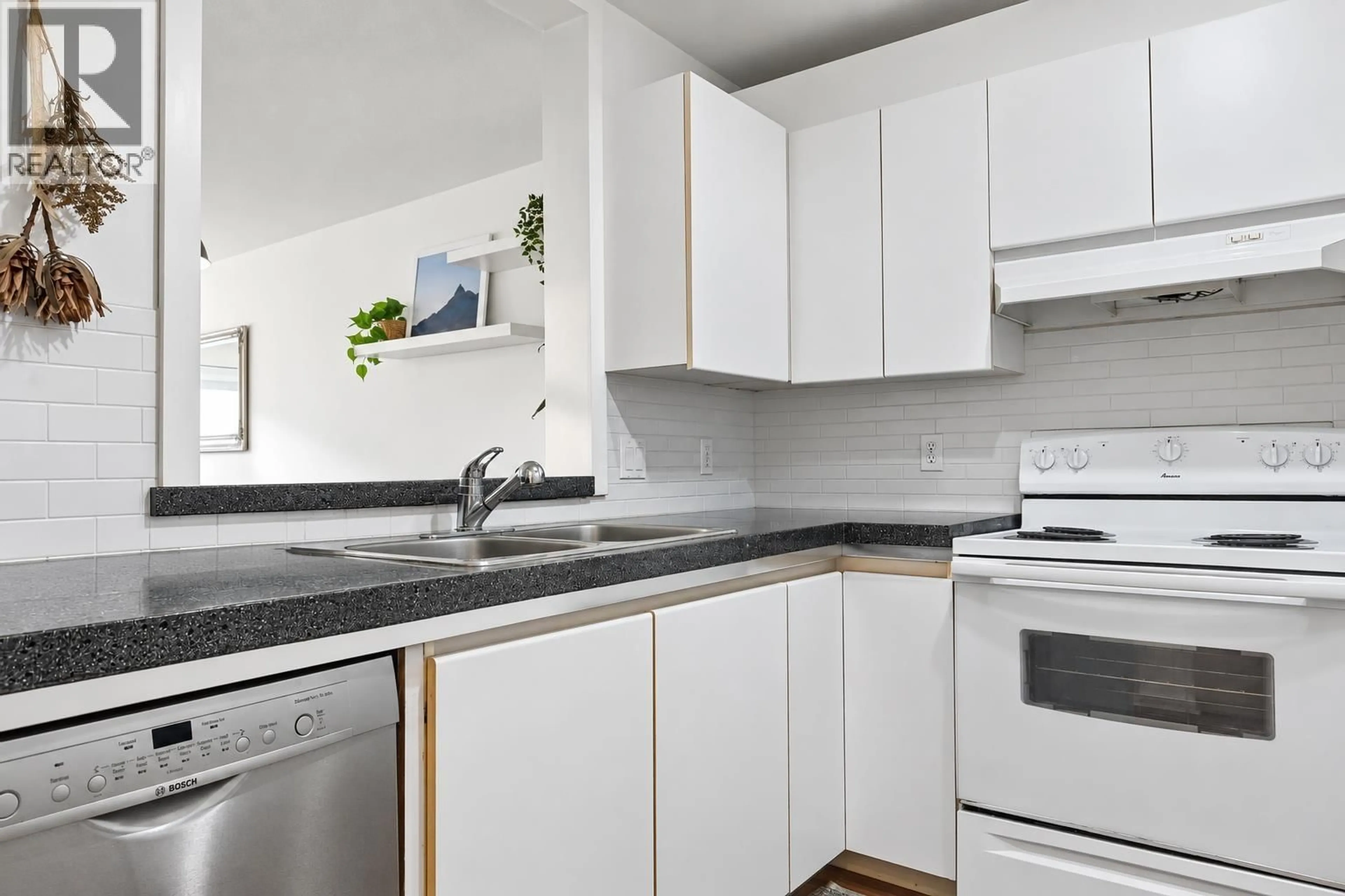 Standard kitchen, unknown for 205 - 2975 PRINCESS CRESCENT, Coquitlam British Columbia V3B7N3