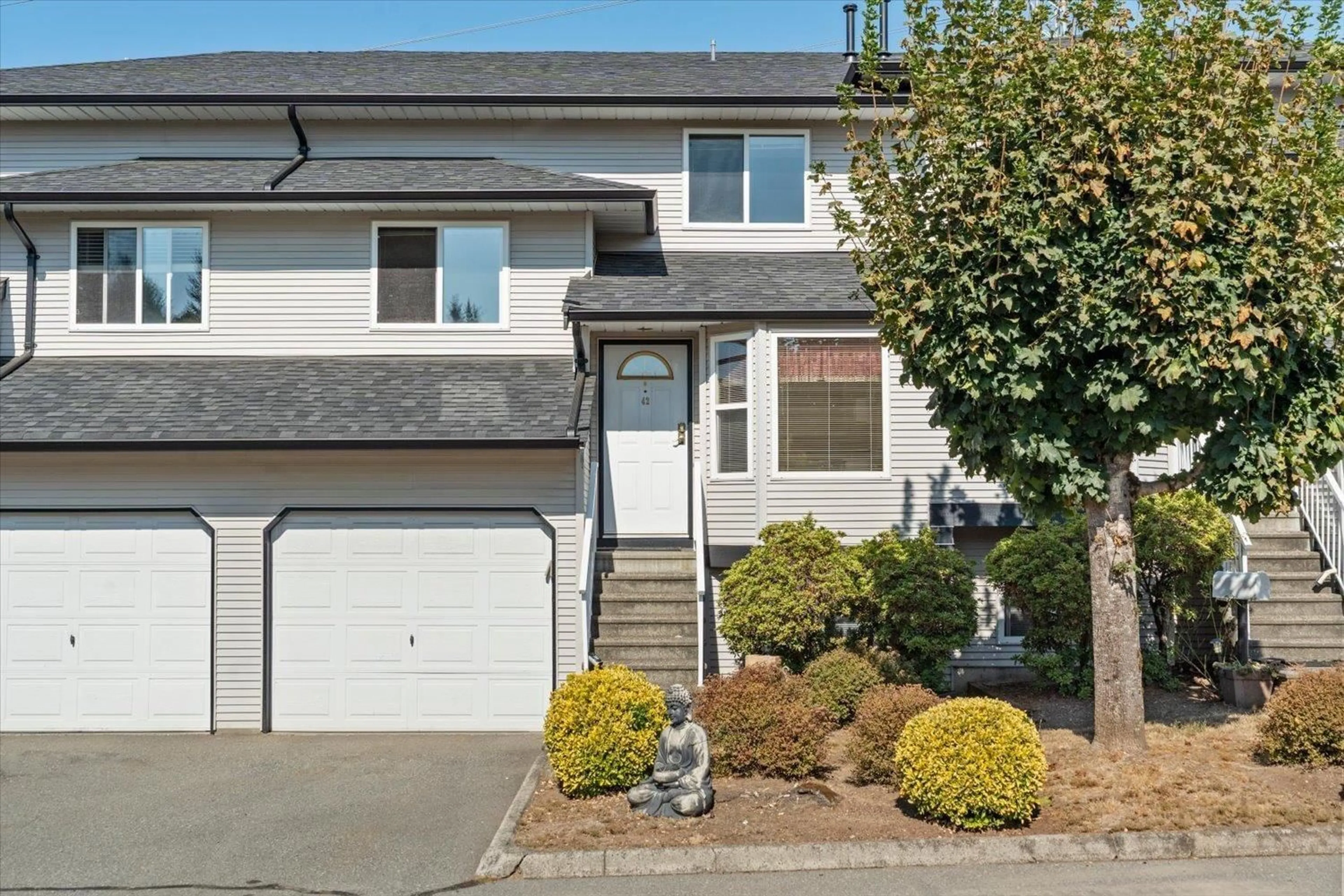 Home with vinyl exterior material, street for 42 - 34332 MACLURE ROAD, Abbotsford British Columbia V2S7S8
