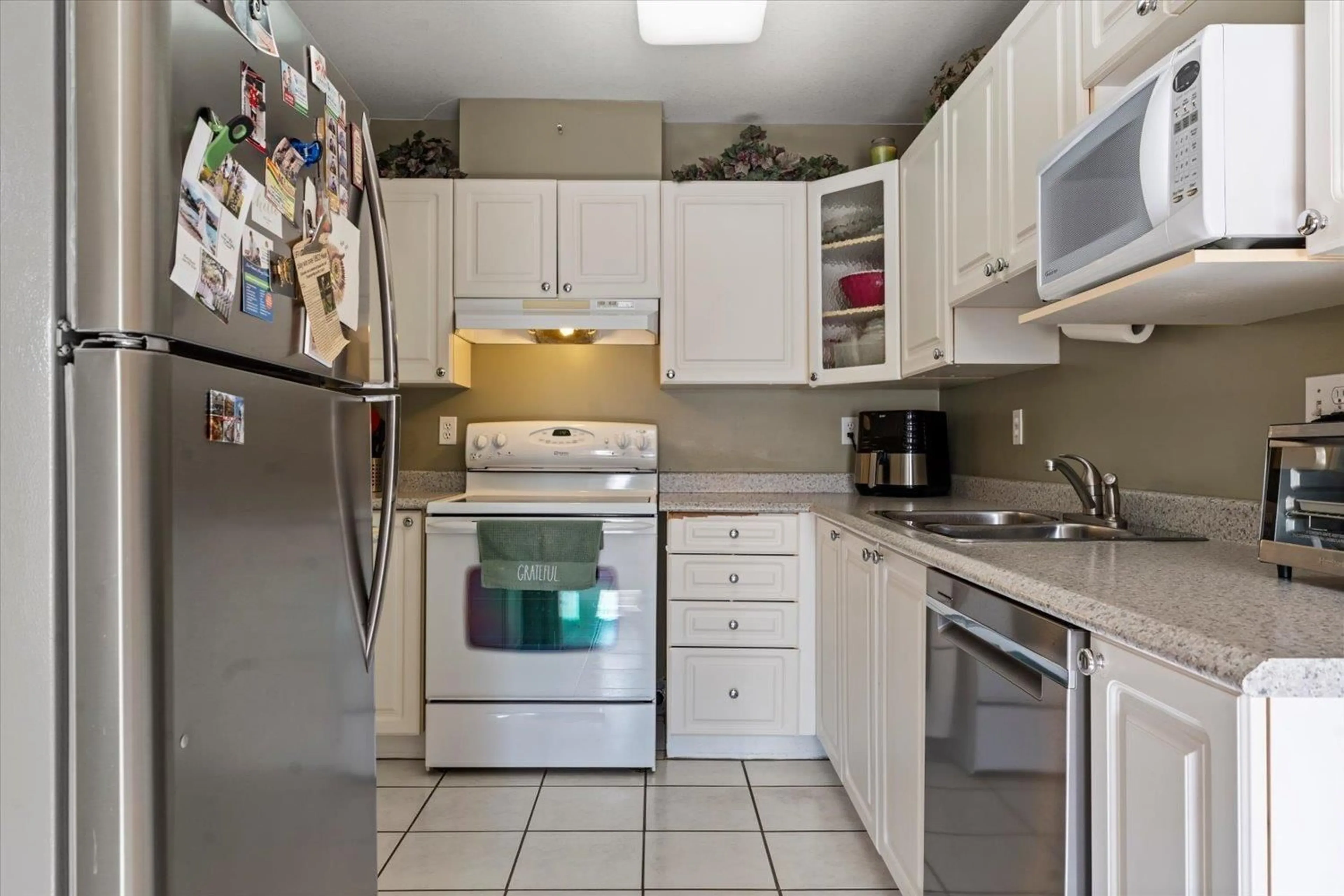 Standard kitchen, unknown for 42 - 34332 MACLURE ROAD, Abbotsford British Columbia V2S7S8