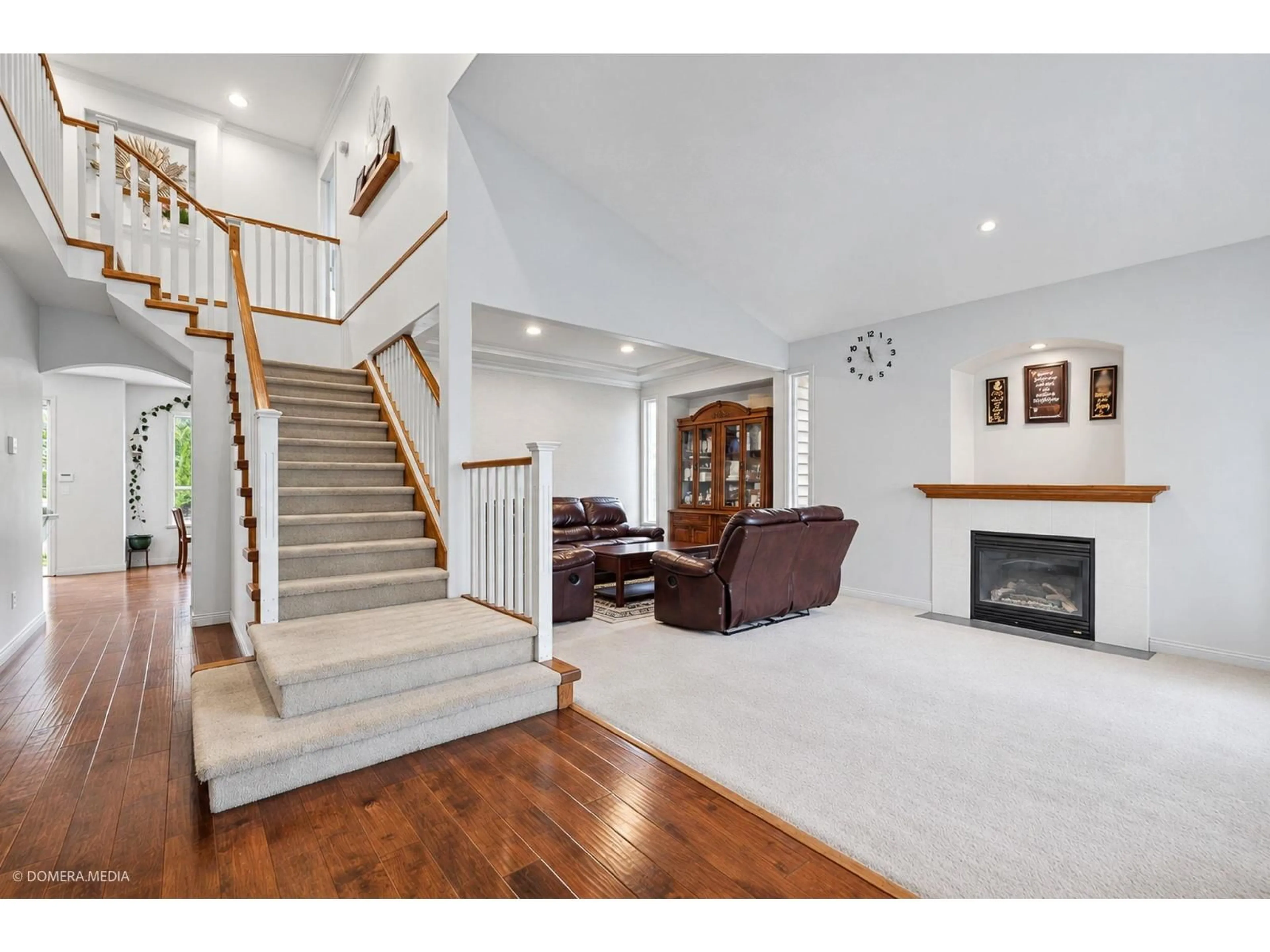Indoor foyer for 2898 BUFFER CRESCENT, Abbotsford British Columbia V4X2S5