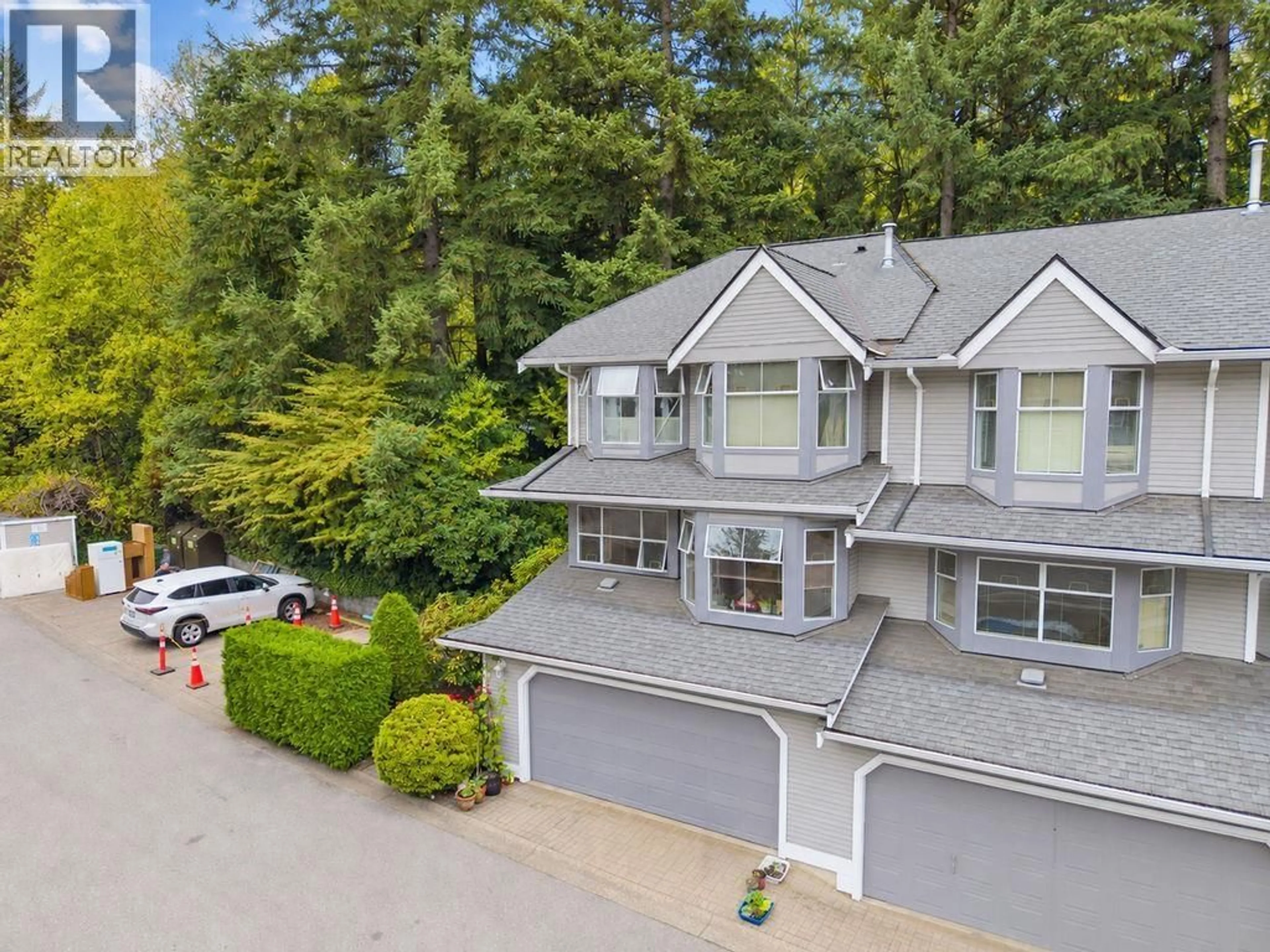 A pic from outside/outdoor area/front of a property/back of a property/a pic from drone, unknown for 9293 GOLDHURST TERRACE, Burnaby British Columbia V5A4P3