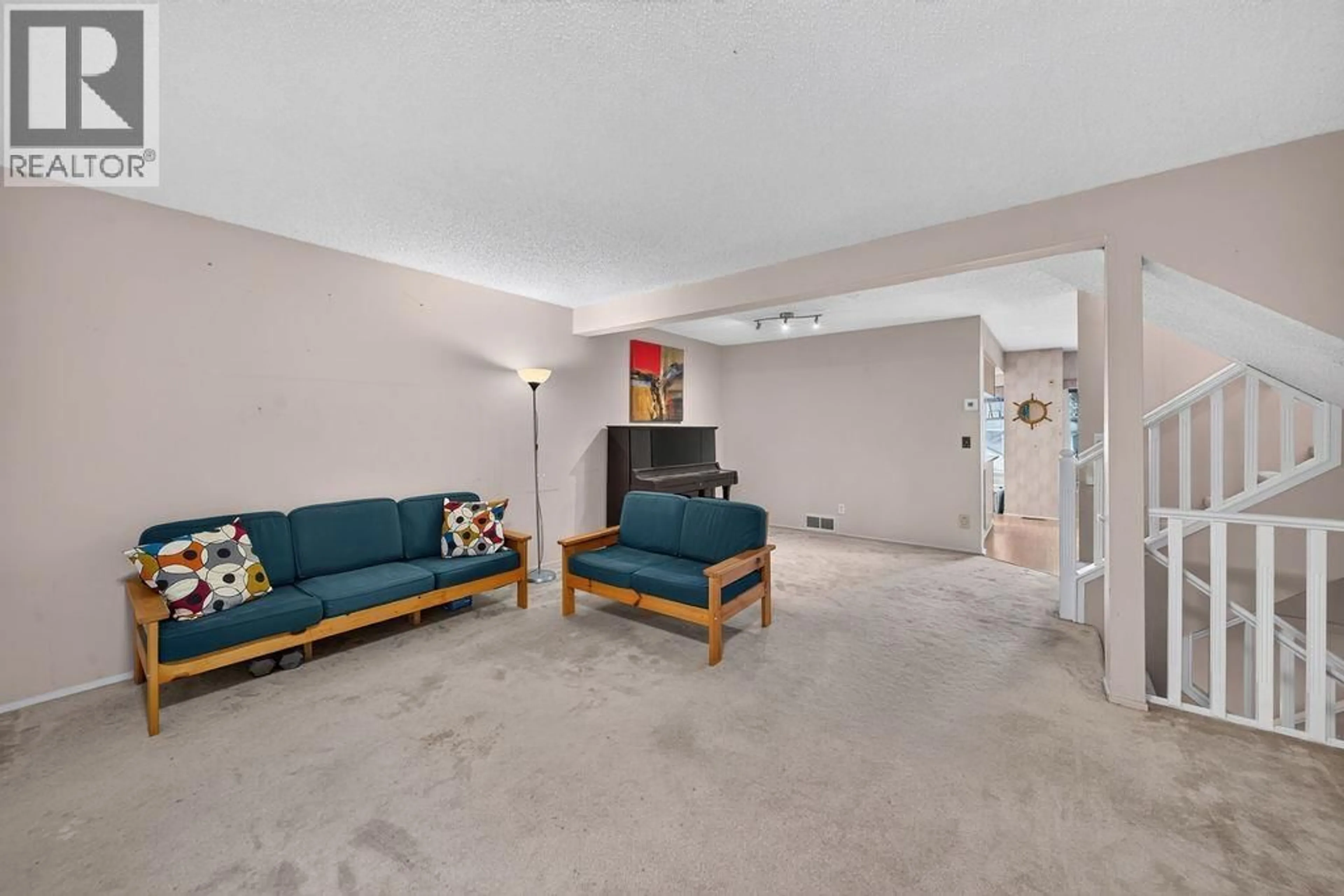Living room with furniture, unknown for 9293 GOLDHURST TERRACE, Burnaby British Columbia V5A4P3