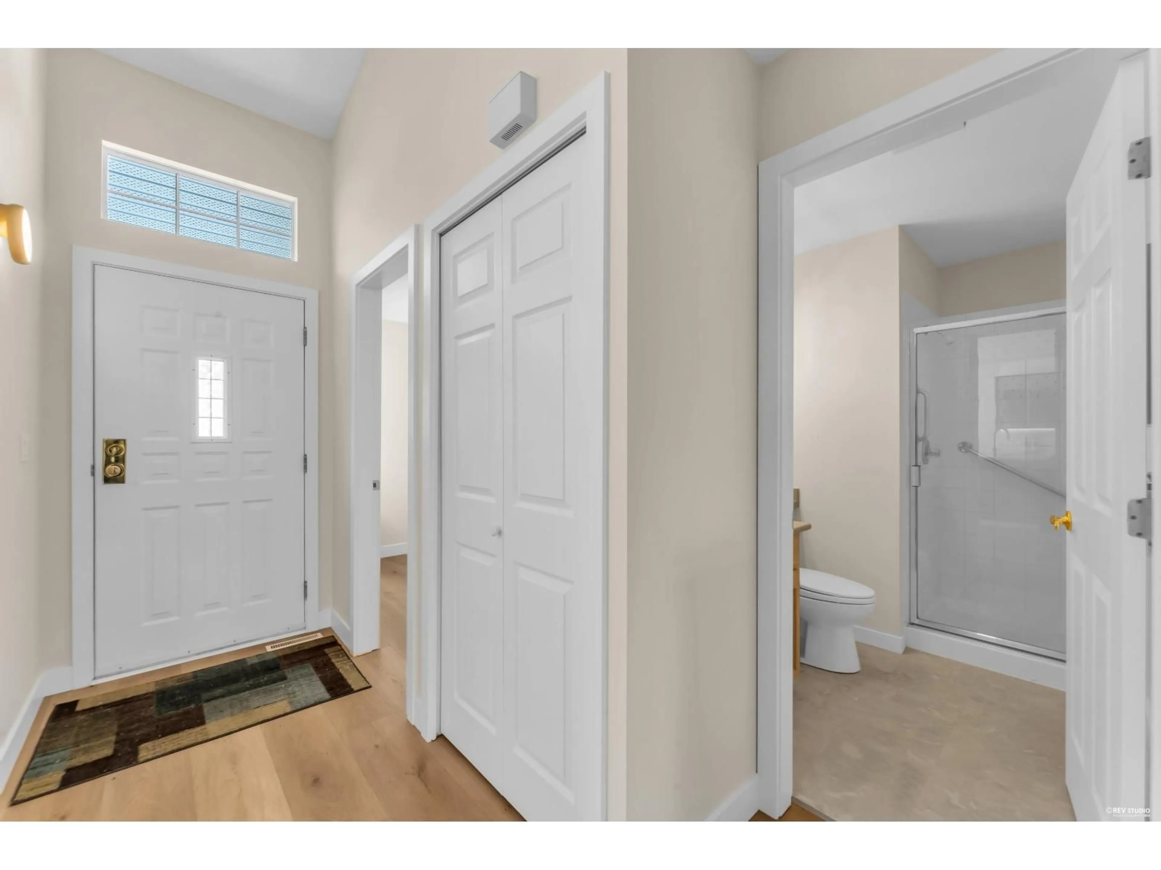Indoor entryway for 102 - 9012 WALNUT GROVE DRIVE, Langley British Columbia V1M2K3
