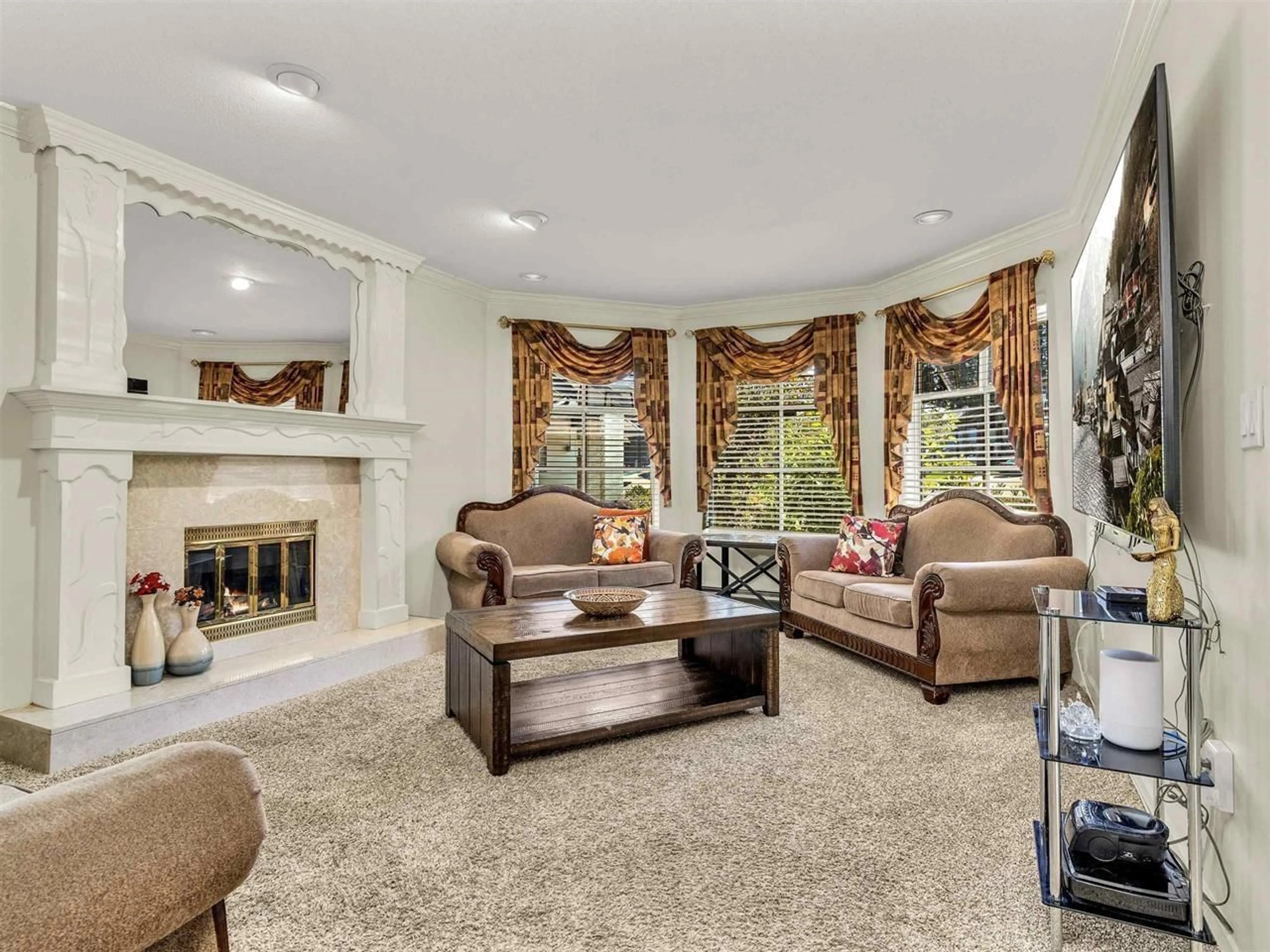 Living room with furniture, unknown for 14337 77 AVENUE, Surrey British Columbia V3W0X9