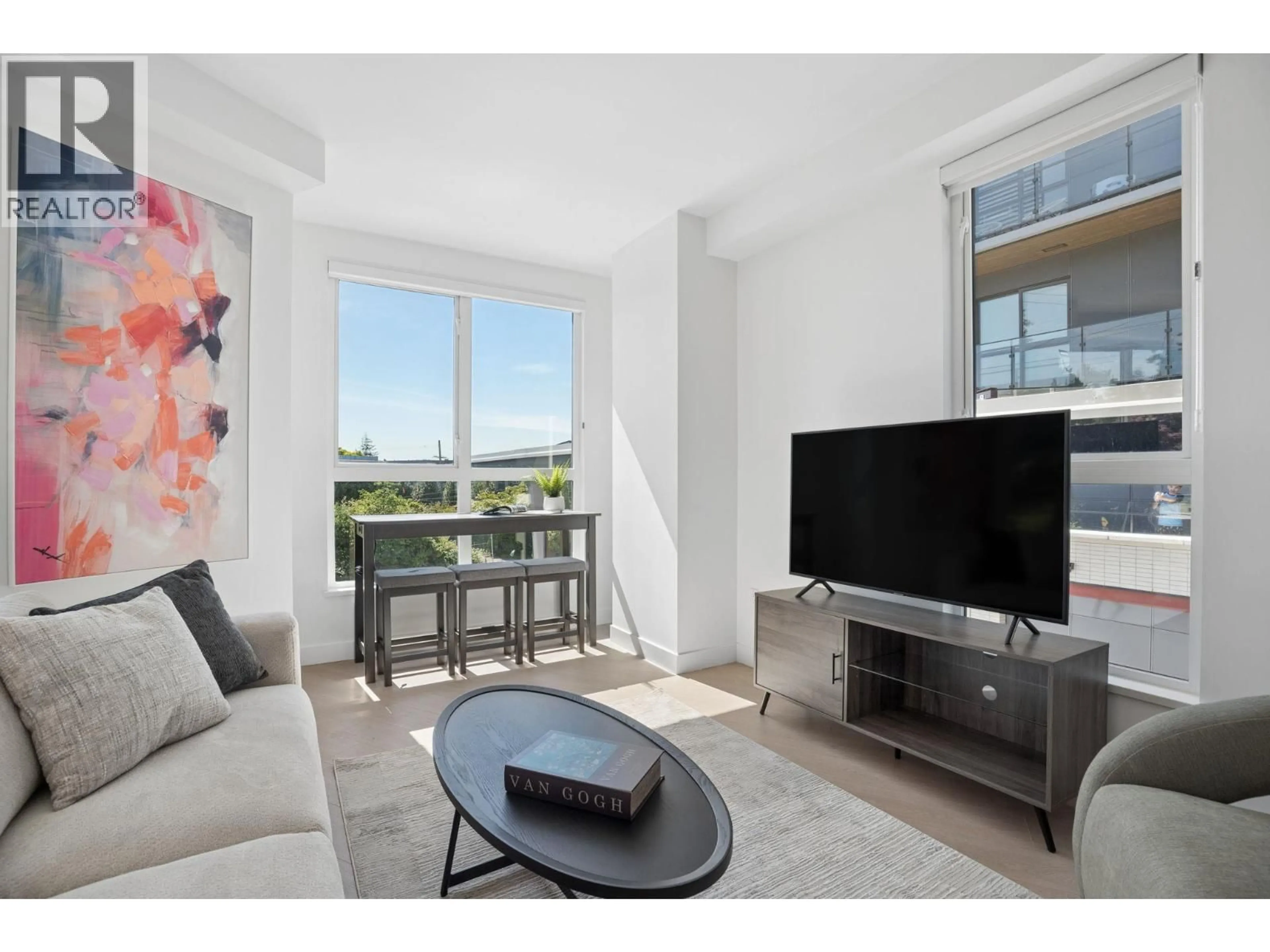 Living room with furniture, unknown for 204 - 333 ST. DAVIDS AVENUE, North Vancouver British Columbia V7L3N7