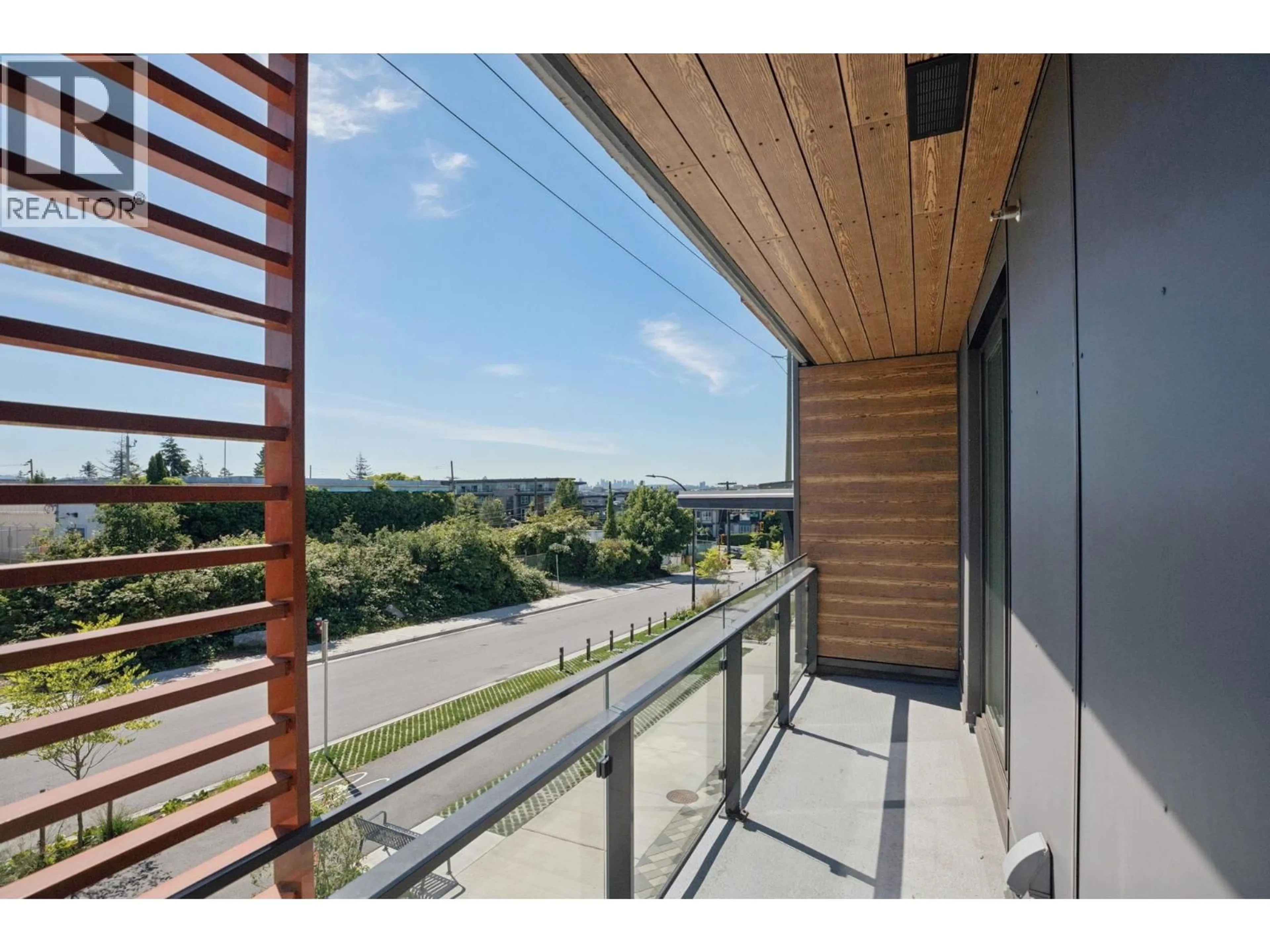 Unknown for 204 - 333 ST. DAVIDS AVENUE, North Vancouver British Columbia V7L3N7