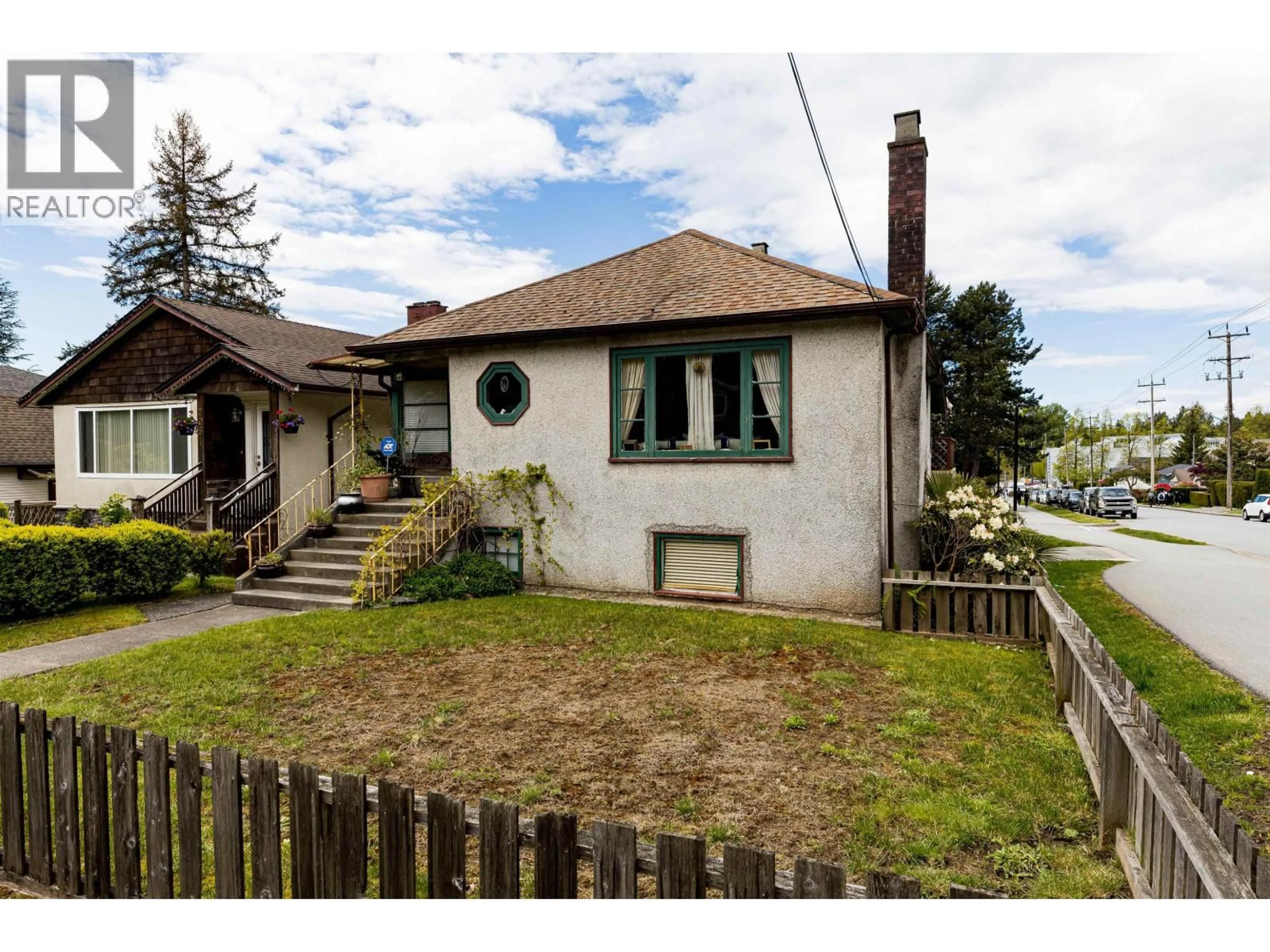 A pic from outside/outdoor area/front of a property/back of a property/a pic from drone, street for 2057 MAHON AVENUE, North Vancouver British Columbia V7M2T6