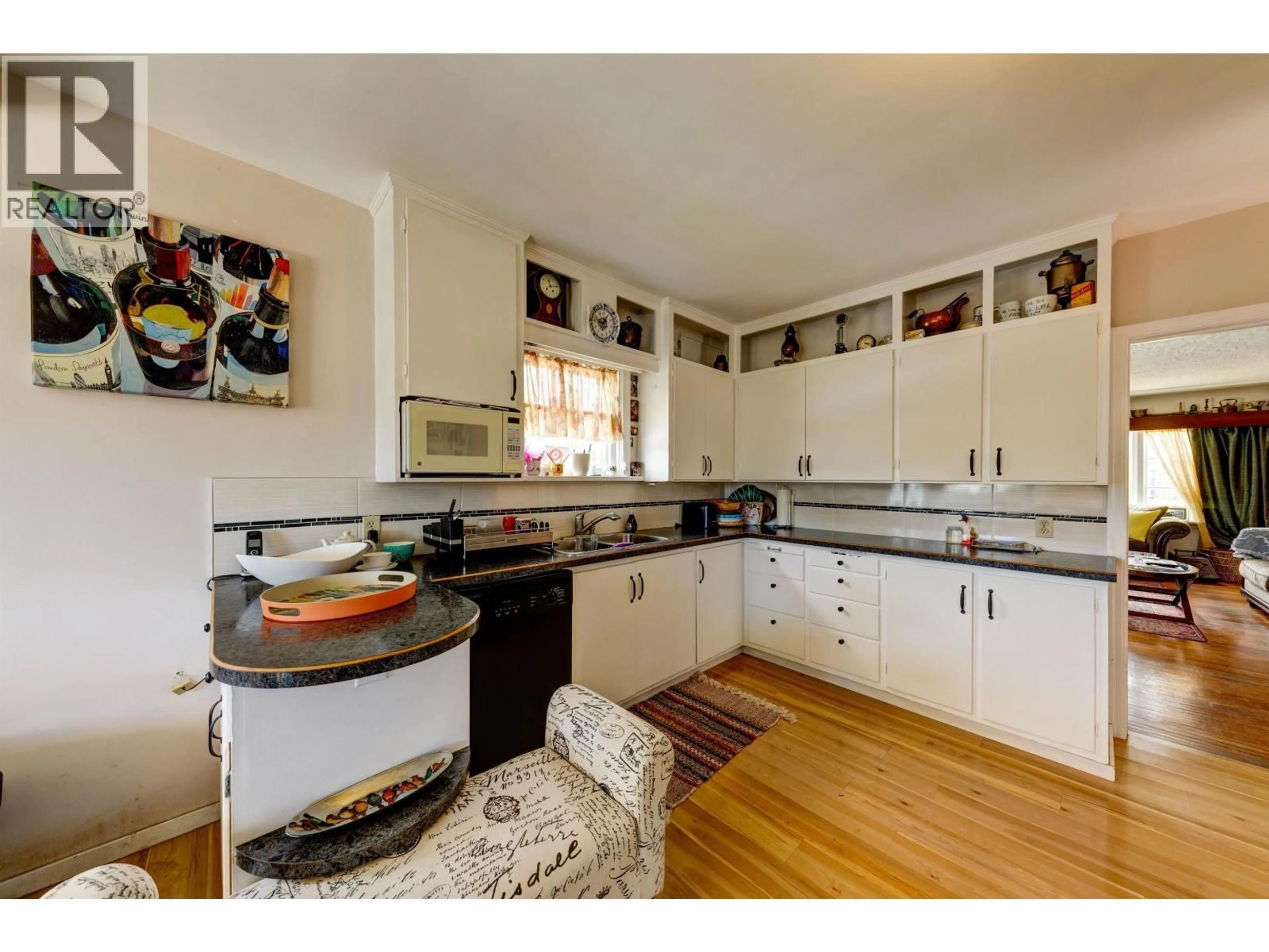Open concept kitchen, unknown for 2057 MAHON AVENUE, North Vancouver British Columbia V7M2T6