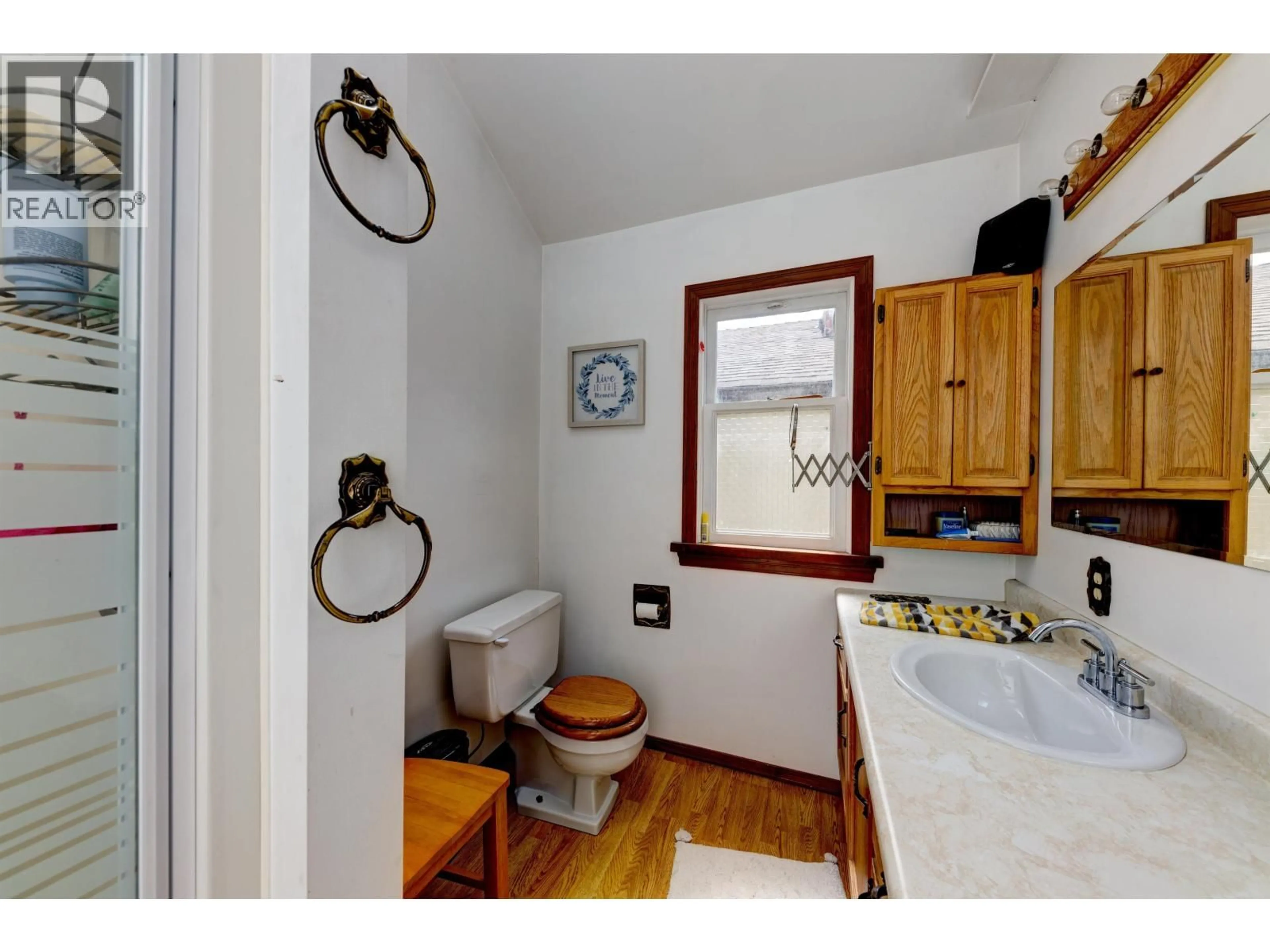 Standard bathroom, unknown for 2057 MAHON AVENUE, North Vancouver British Columbia V7M2T6