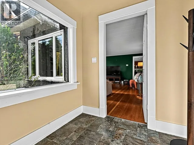 1109 SEVENTH AVENUE, New Westminster 3