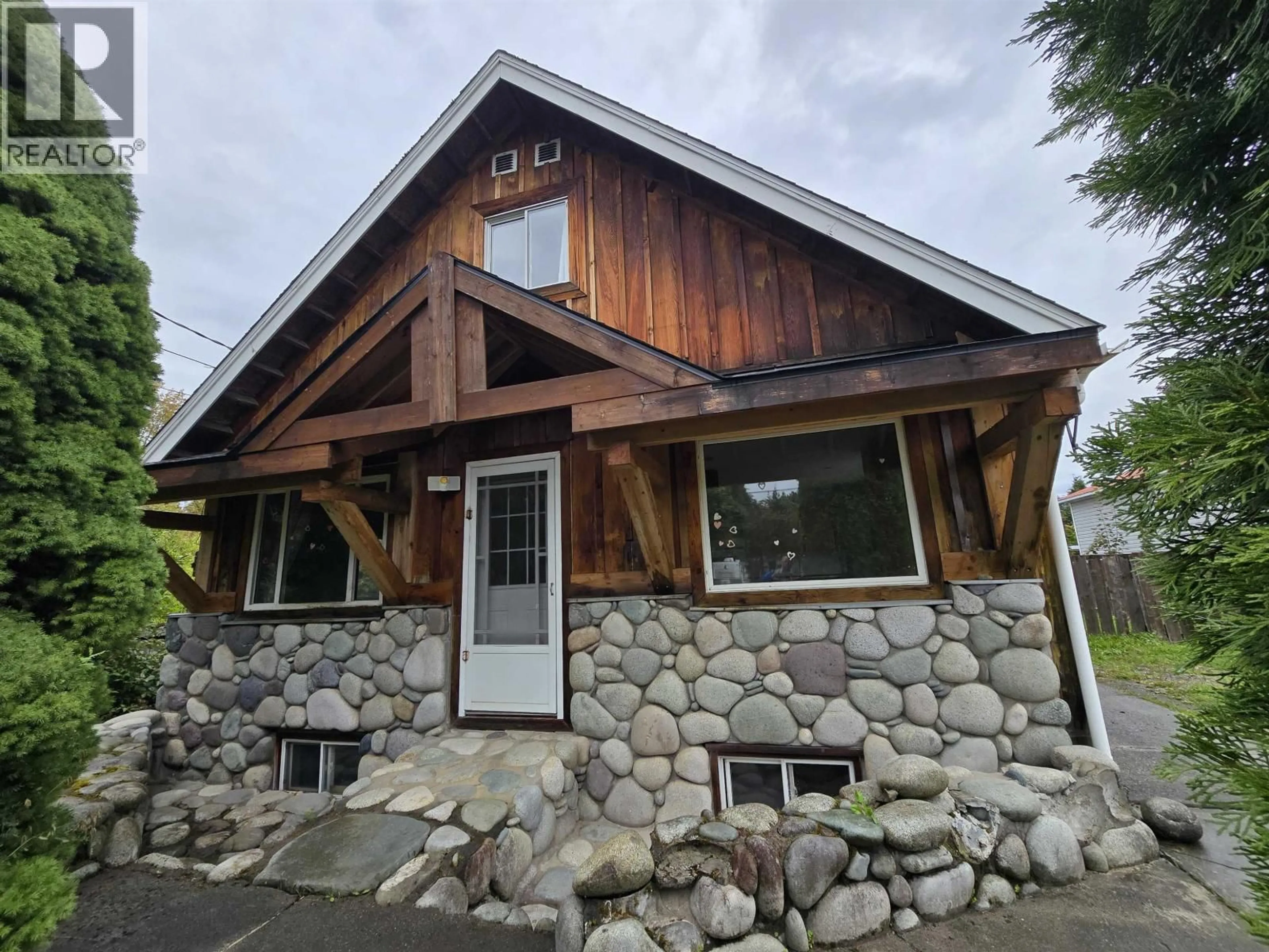 Home with vinyl exterior material, building for 5024 AGAR AVENUE, Terrace British Columbia V8G1J1
