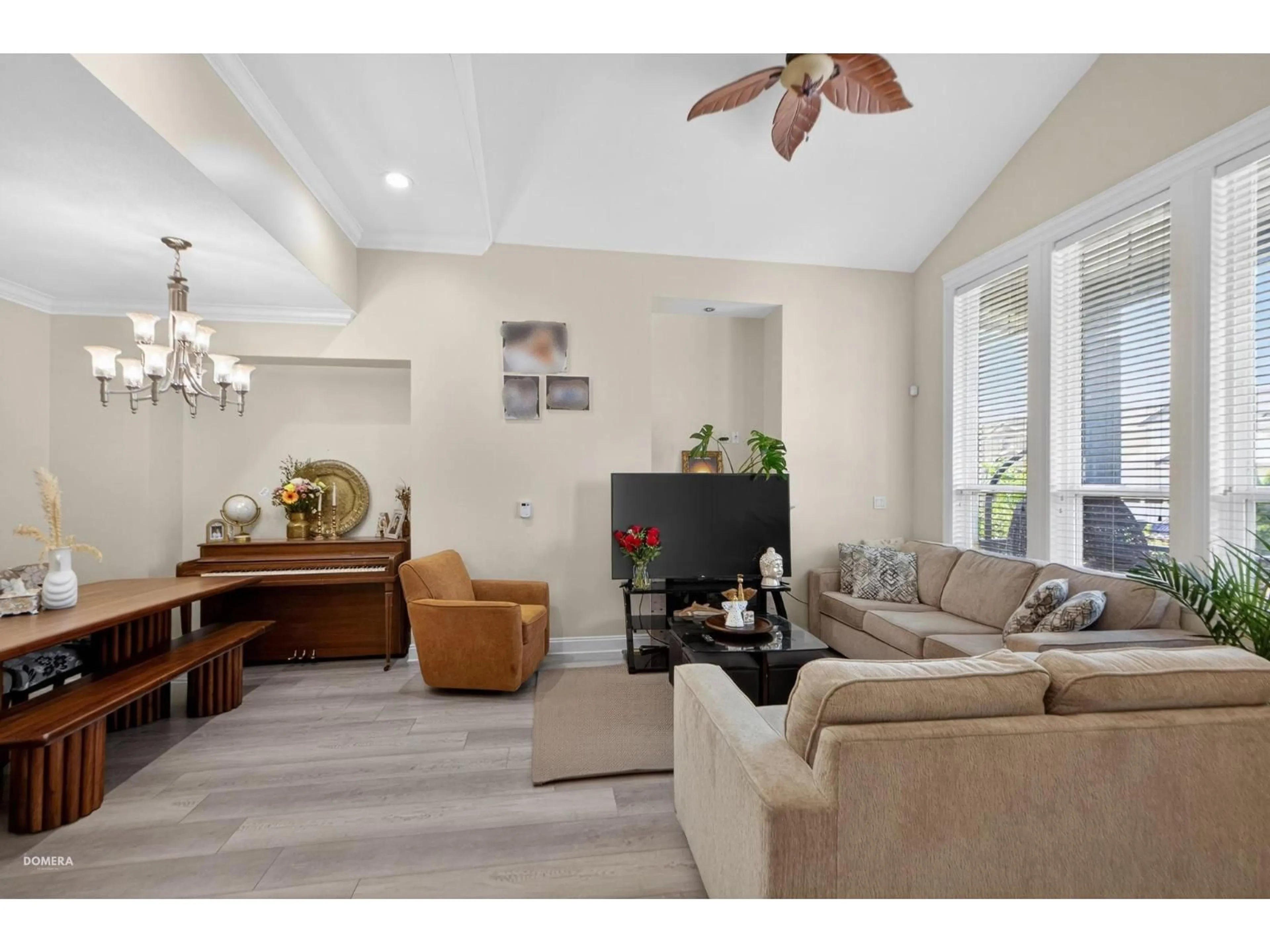 Living room with furniture, unknown for 7186 ELWOOD DRIVE, Chilliwack British Columbia V2R1G8