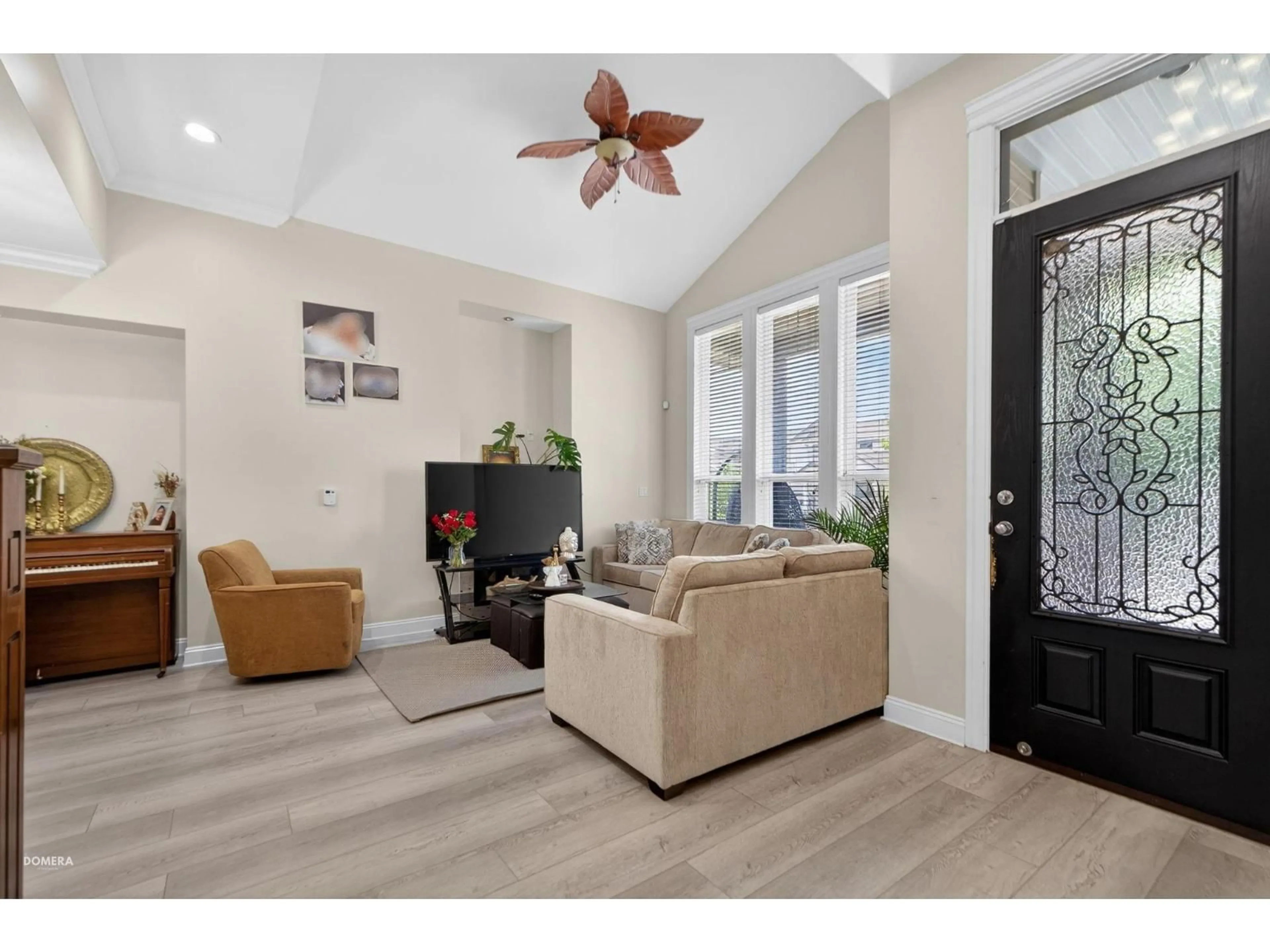 Living room with furniture, unknown for 7186 ELWOOD DRIVE, Chilliwack British Columbia V2R1G8