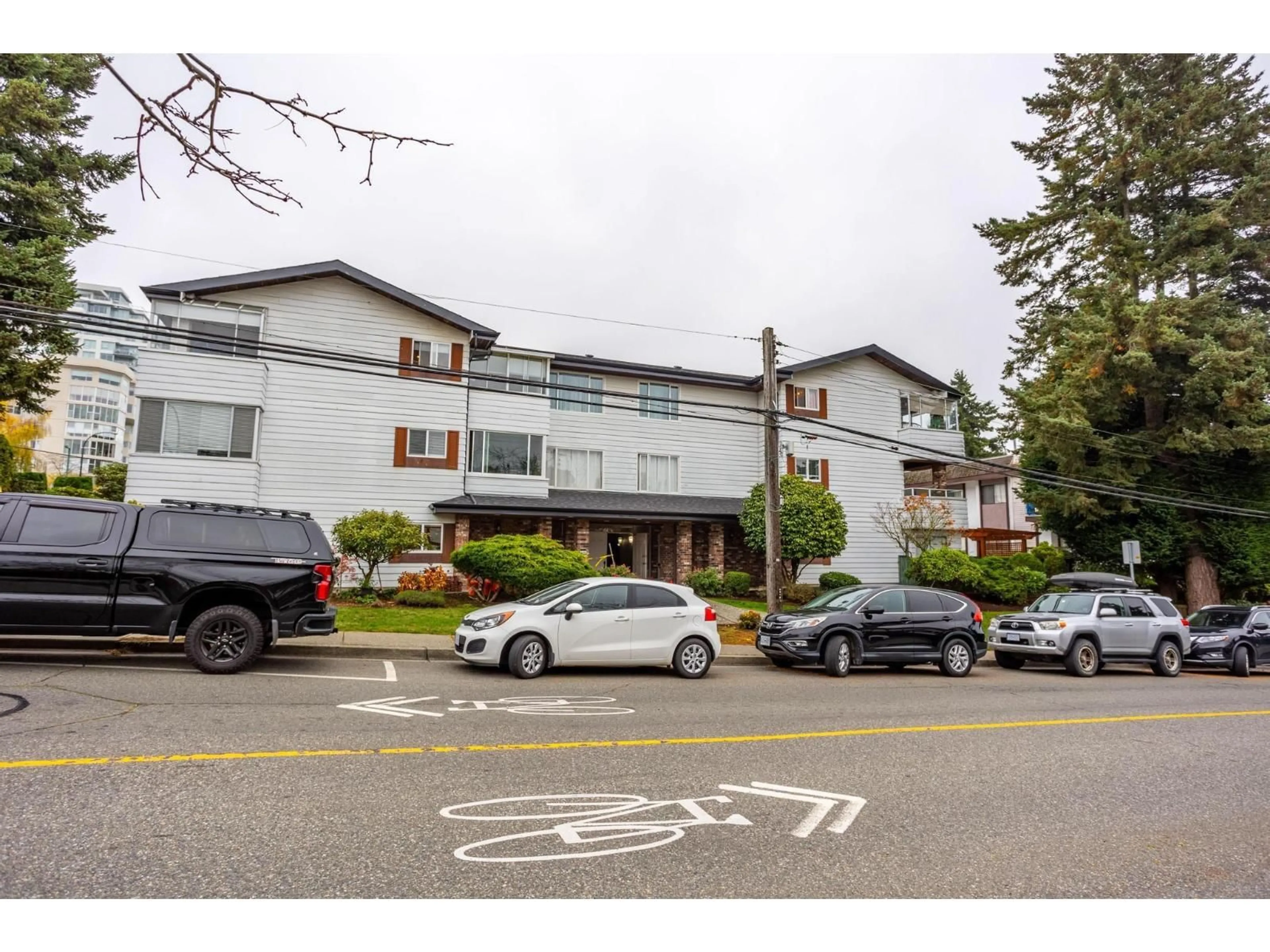 Blurry image for 301 - 1390 MARTIN STREET, White Rock British Columbia V4B3W5