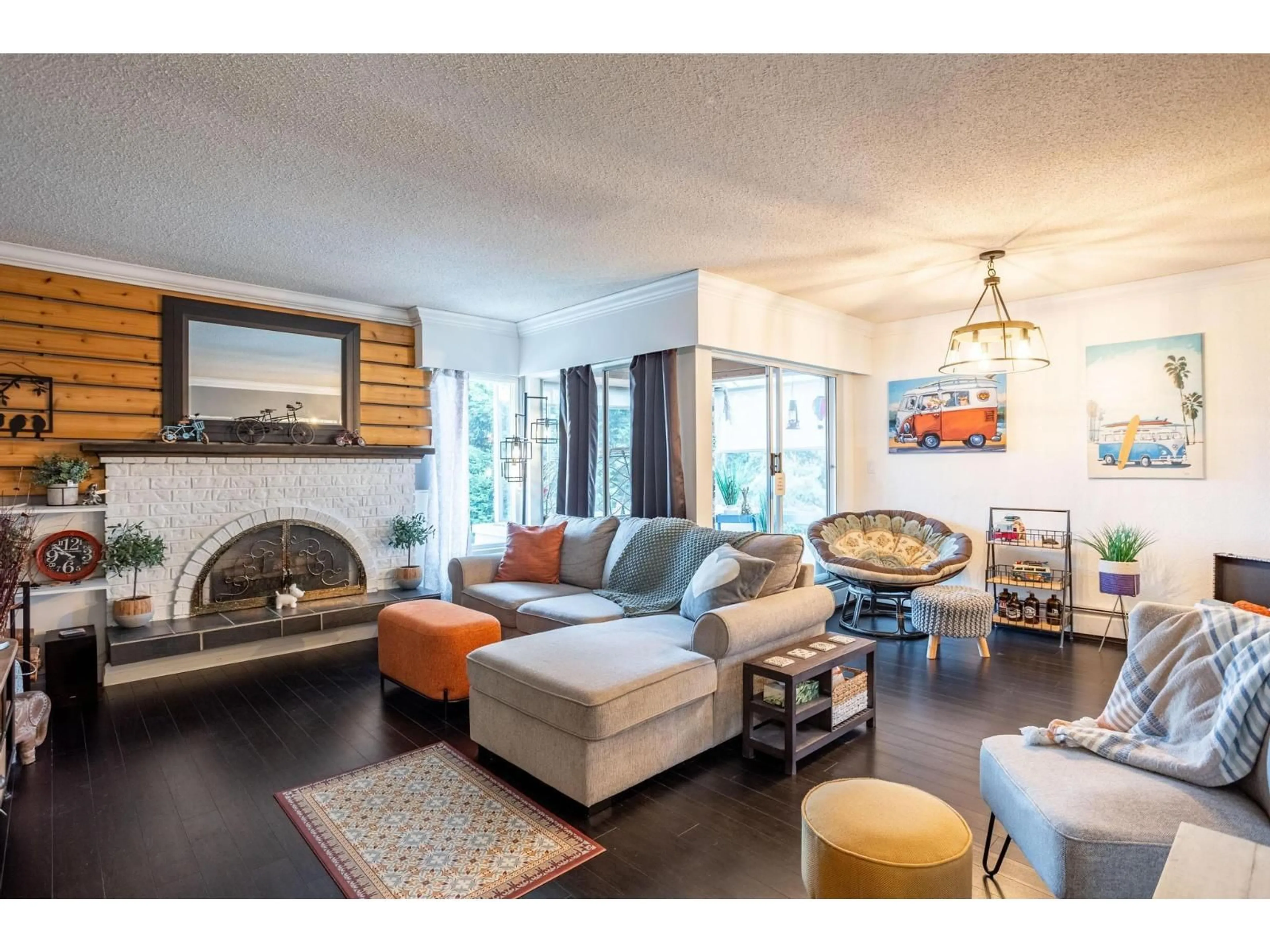 Living room with furniture, unknown for 301 - 1390 MARTIN STREET, White Rock British Columbia V4B3W5