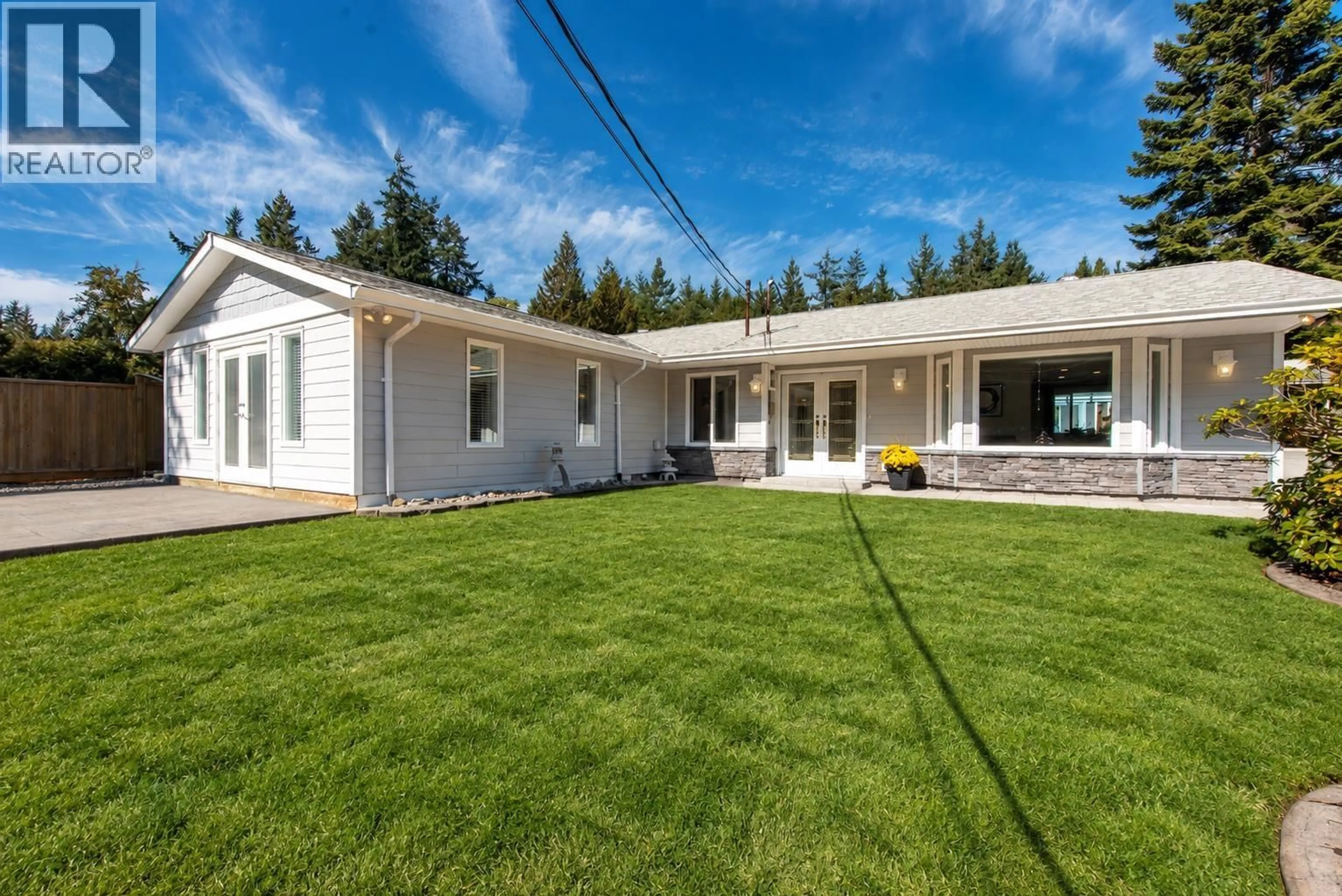 Home with vinyl exterior material, street for 4144 BROWNING ROAD, Sechelt British Columbia V7Z0A2