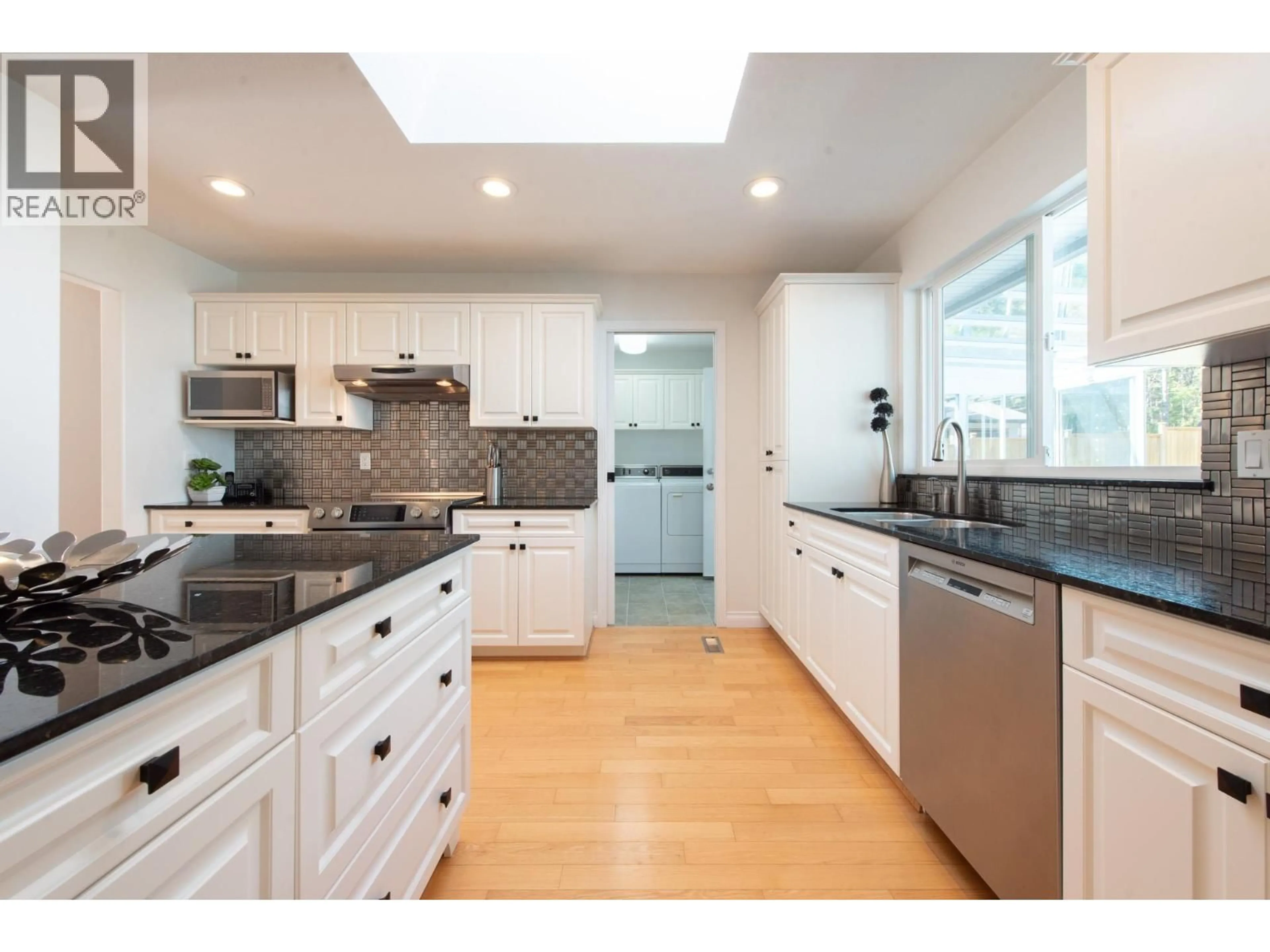 Open concept kitchen, unknown for 4144 BROWNING ROAD, Sechelt British Columbia V7Z0A2