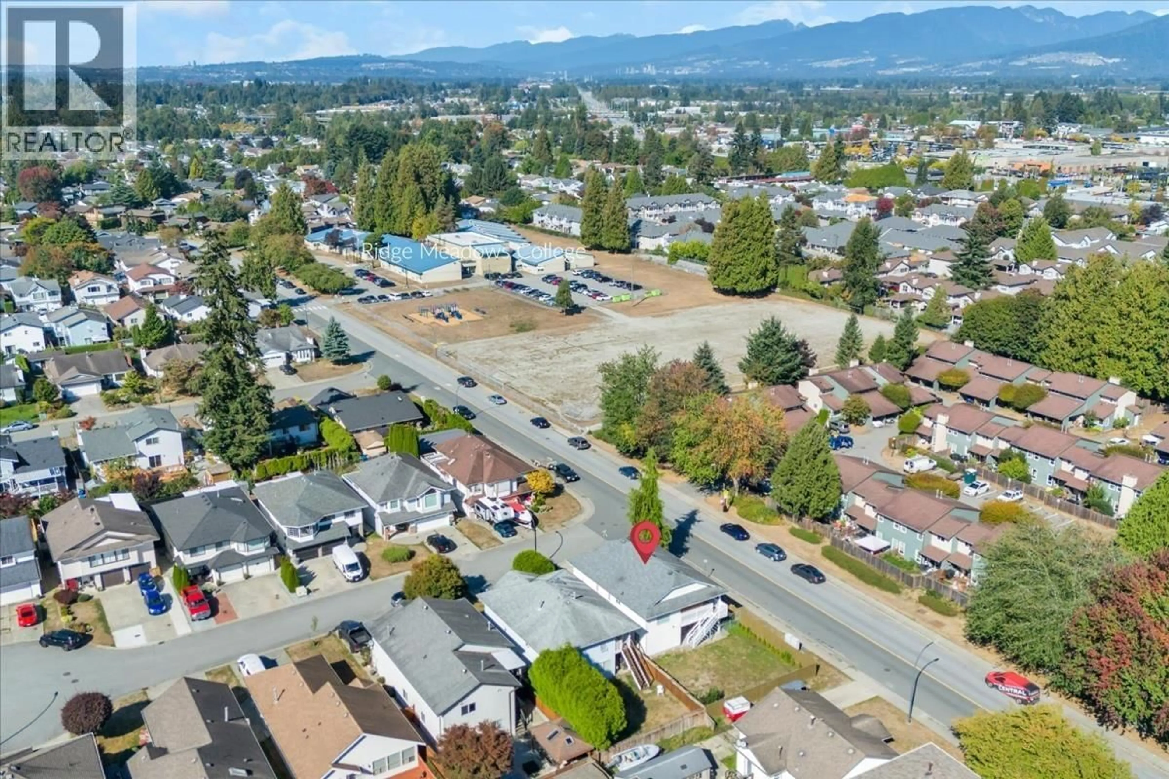 A pic from outside/outdoor area/front of a property/back of a property/a pic from drone, mountain view for 11698 206A STREET, Maple Ridge British Columbia V2X0X8