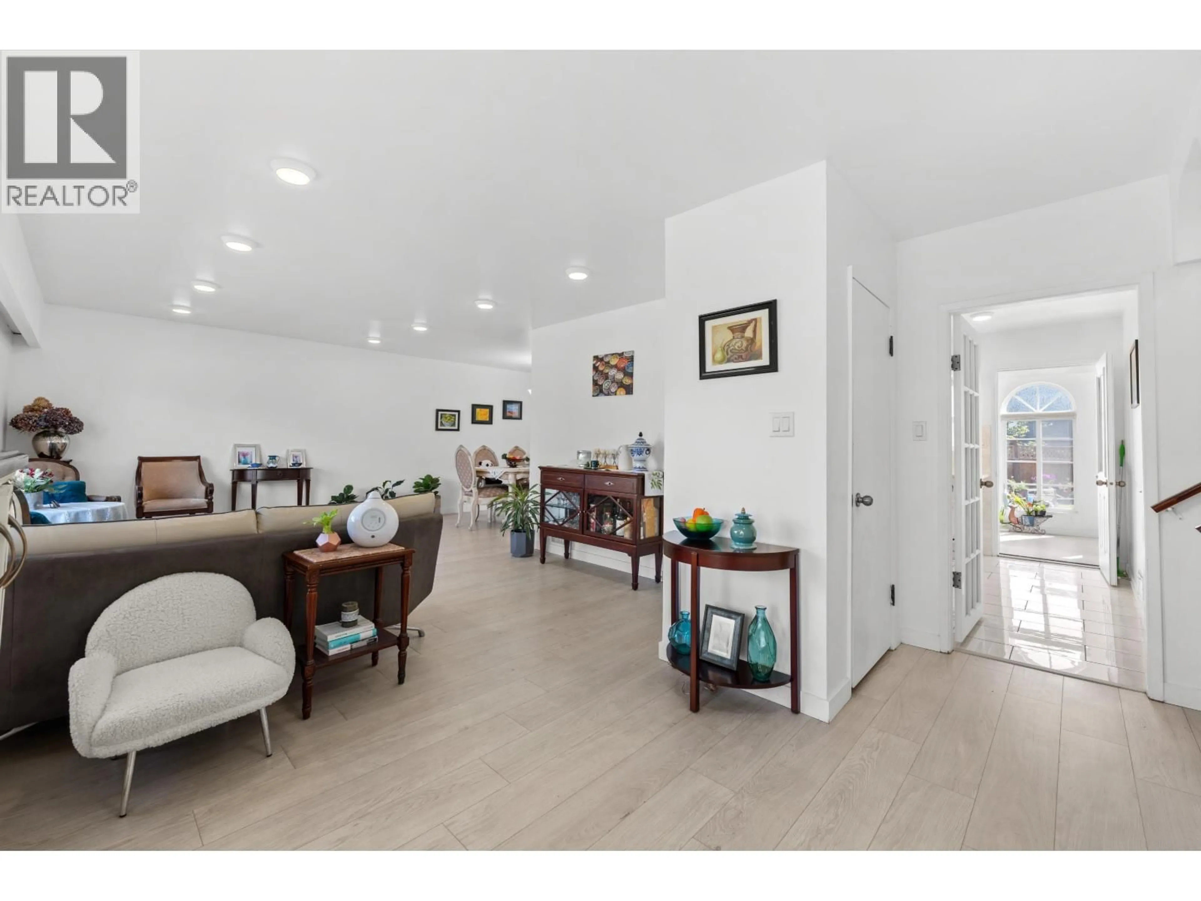 Unknown for 4194 CHERRYWOOD CRESCENT, Burnaby British Columbia V5G2S1