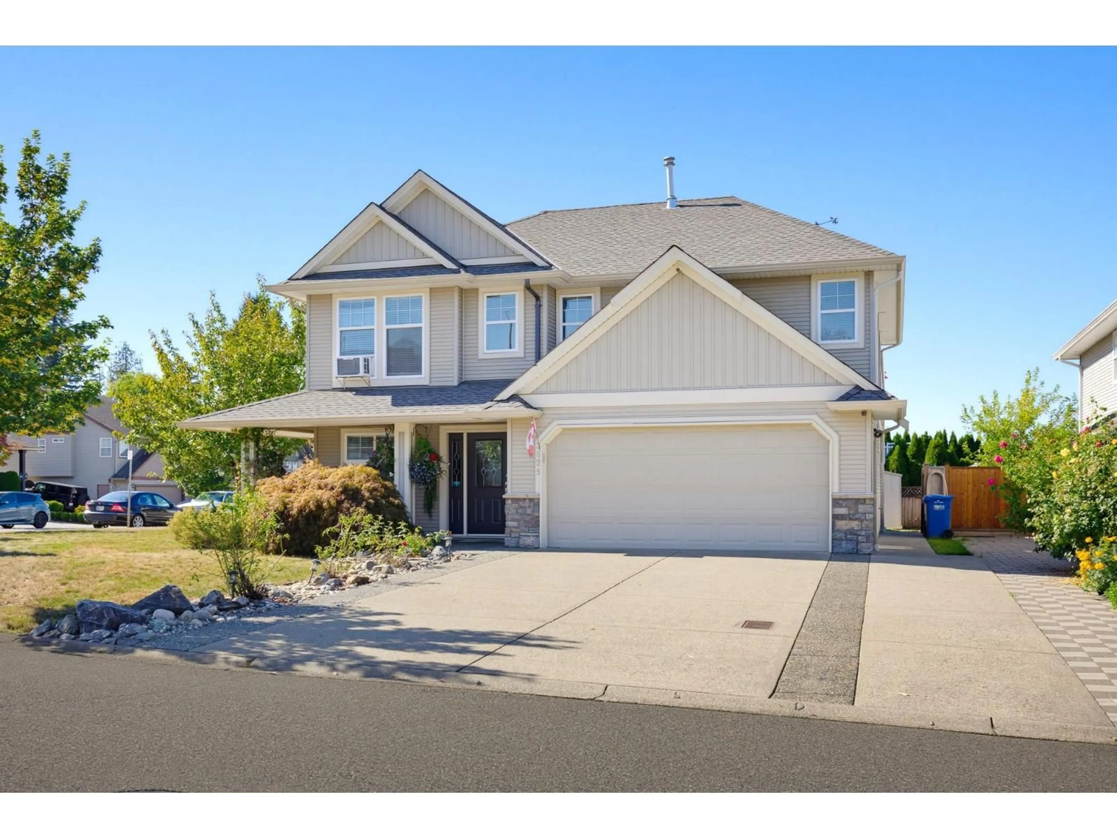 Home with vinyl exterior material, street for 3625 HERITAGE DRIVE, Abbotsford British Columbia V2T6X8